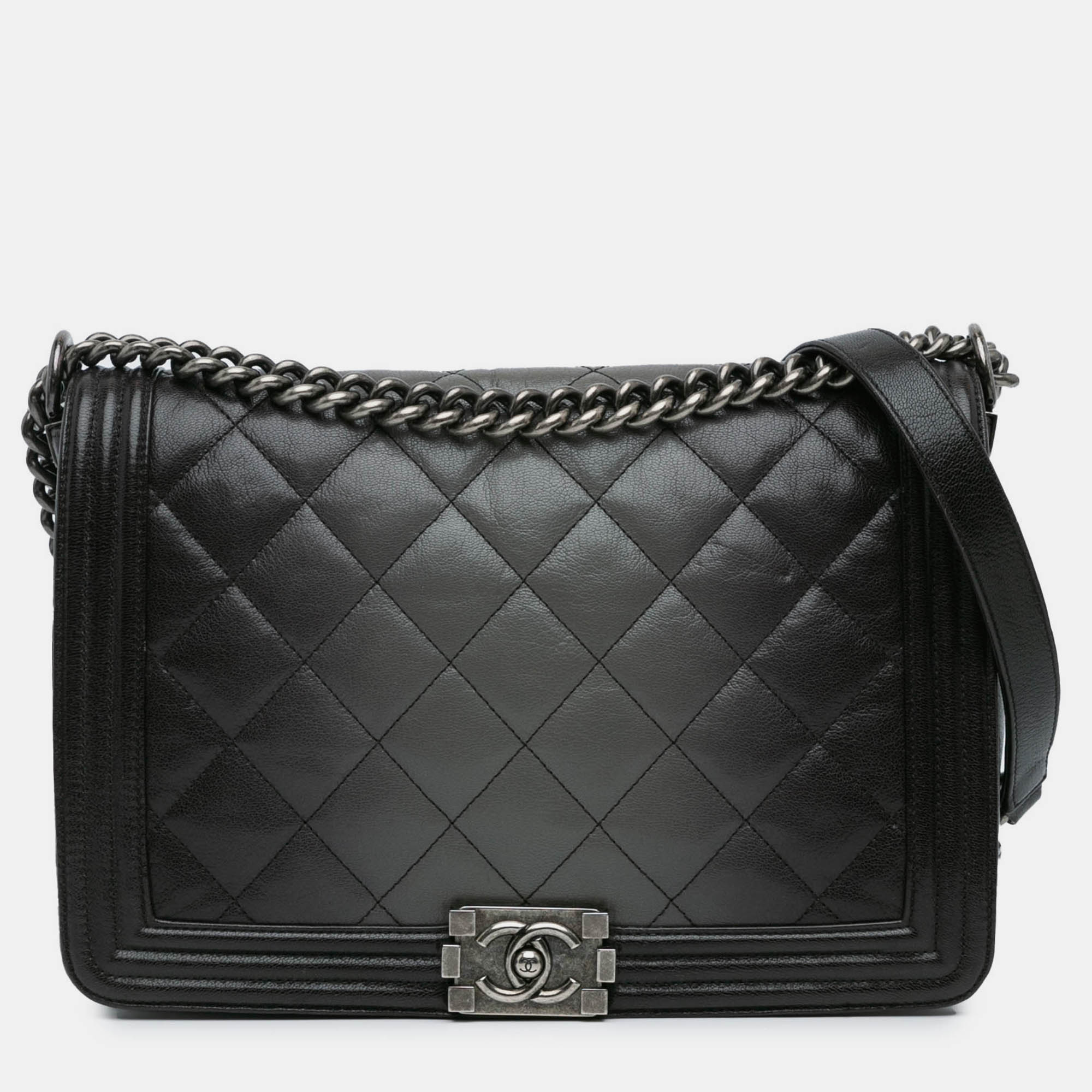 

Chanel Black New Medium Quilted Goatskin Ombre Boy Flap