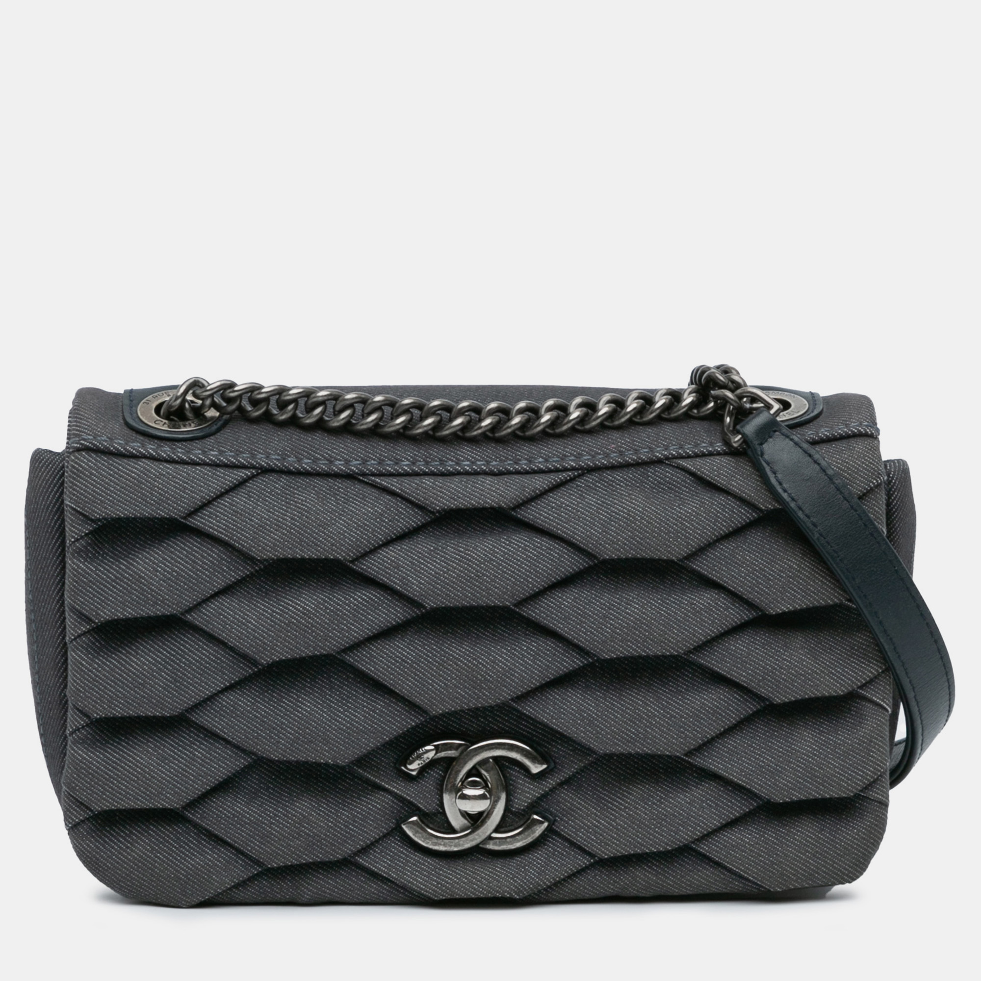 

Chanel Blue Small Pleated Denim Scale Effect Turtle Flap