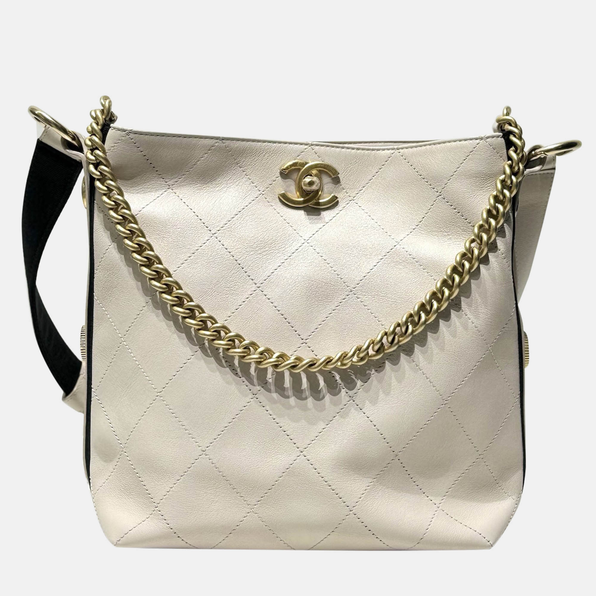 

Chanel Cream Vintage Classic Hobo Badge Small Hippie Bag