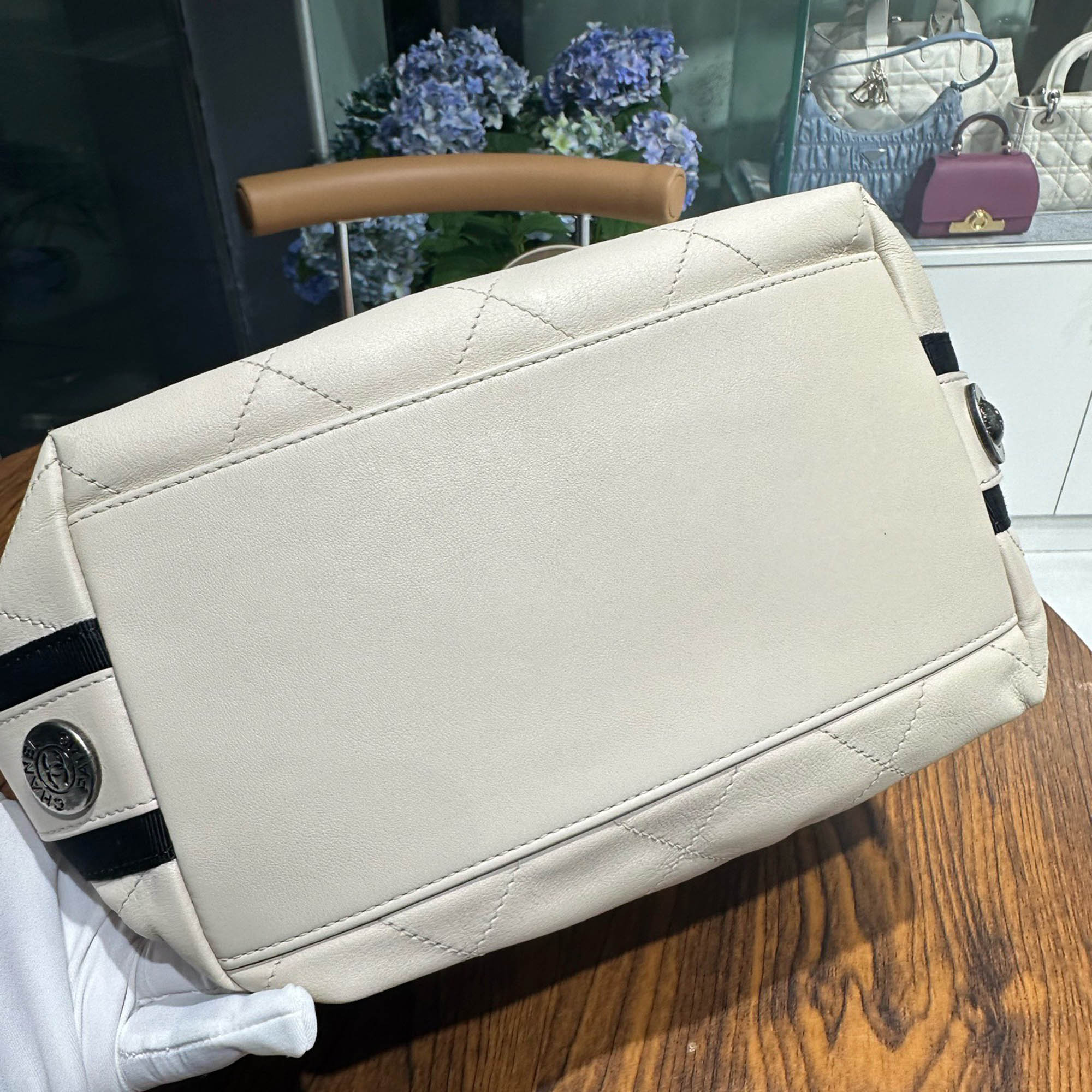Chanel Cream Vintage Classic Hobo Badge Small Hippie Bag 