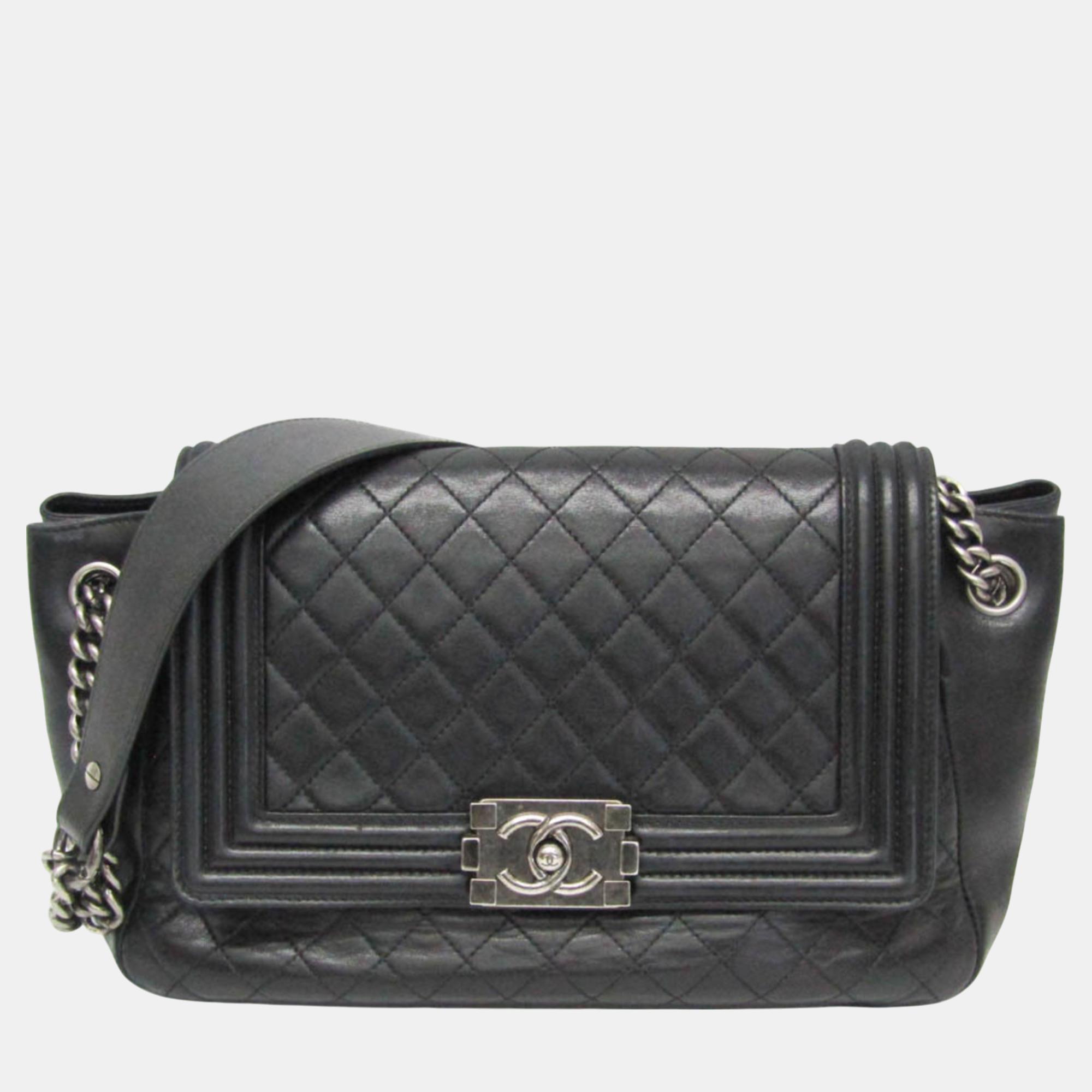 

Chanel Black Lambskin Leather Boy Shoulder Bag