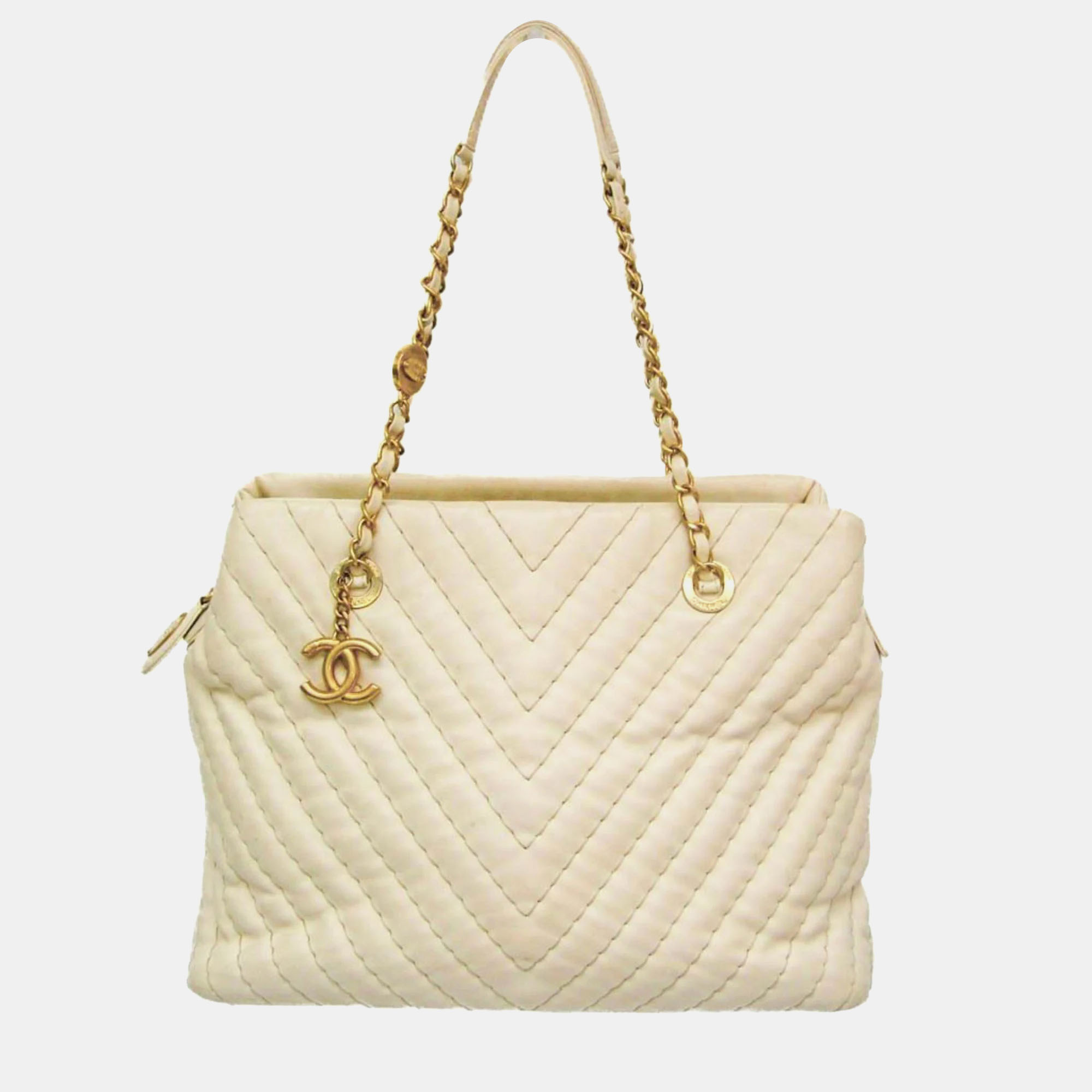 

Chanel Cream Leather Chevron V-Stitch Shoulder Bag