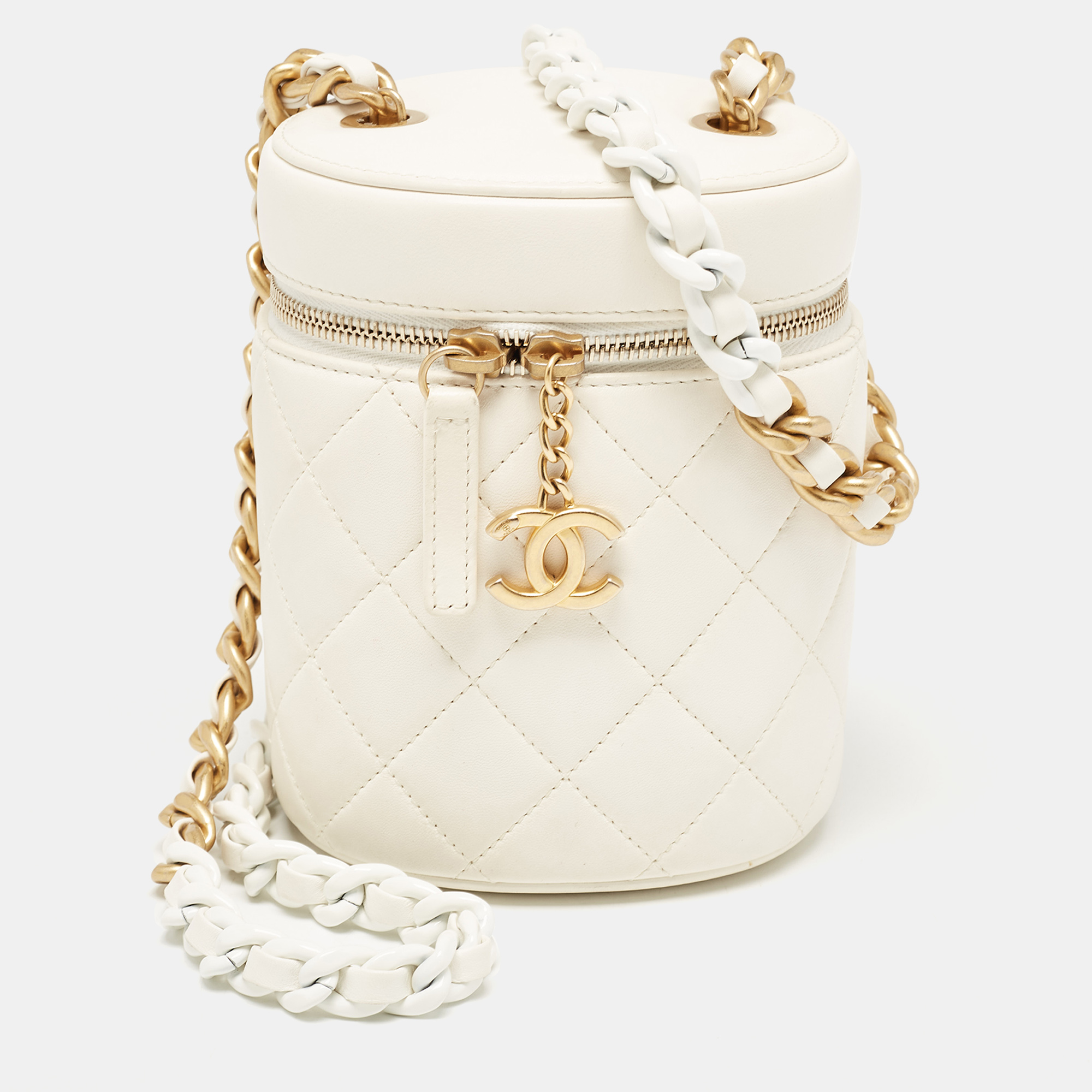 

Chanel White Quilted Lambskin Leather Vanity Case Crossbody Bag