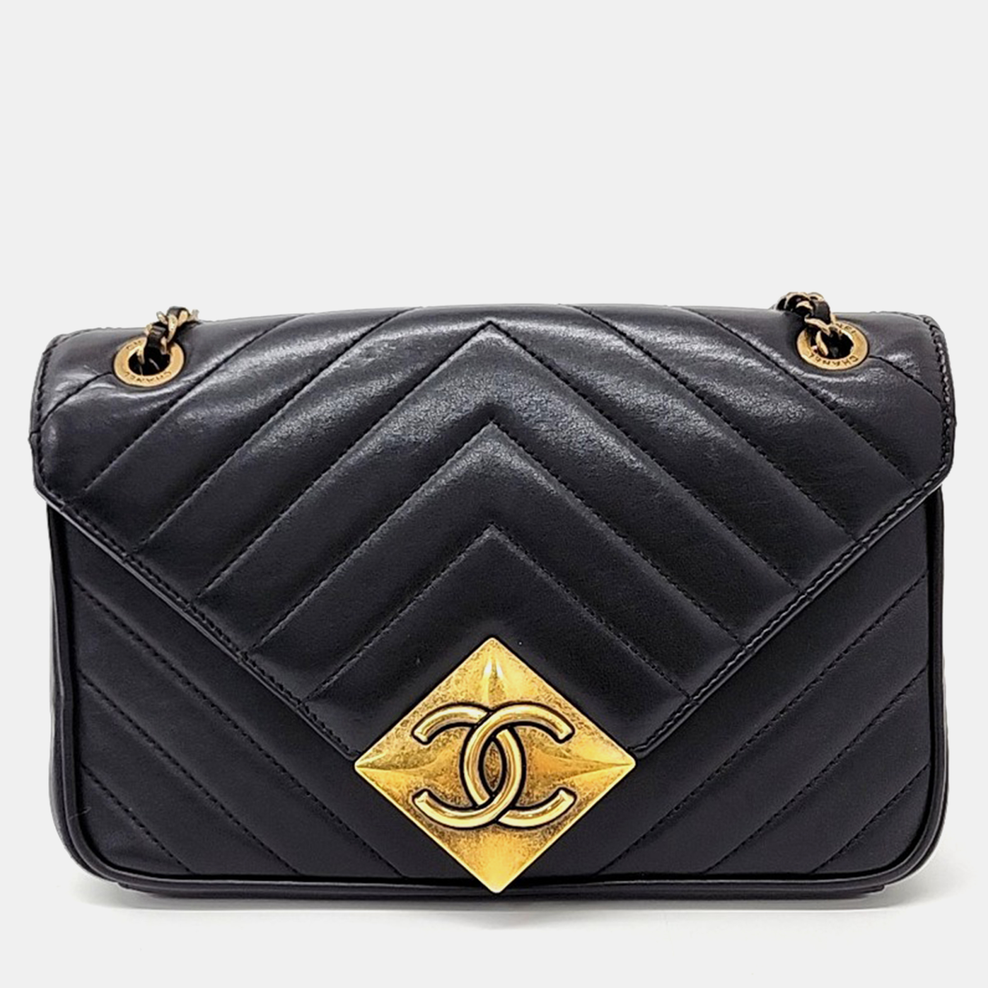 

Chanel Black Leather chevron chain shoulder bag