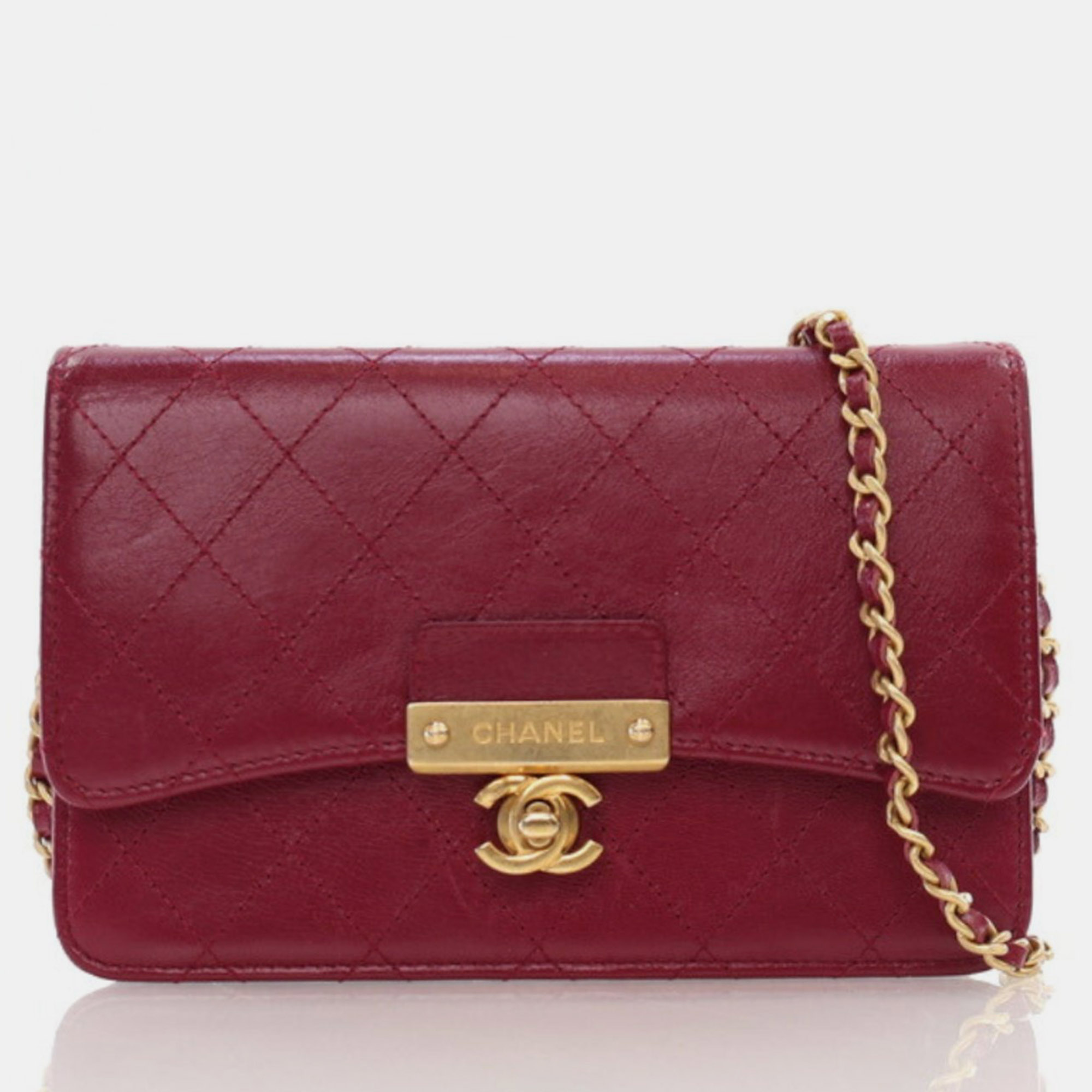 

Chanel Red Calfskin Logo Plate Wallet On Chain (WOC)