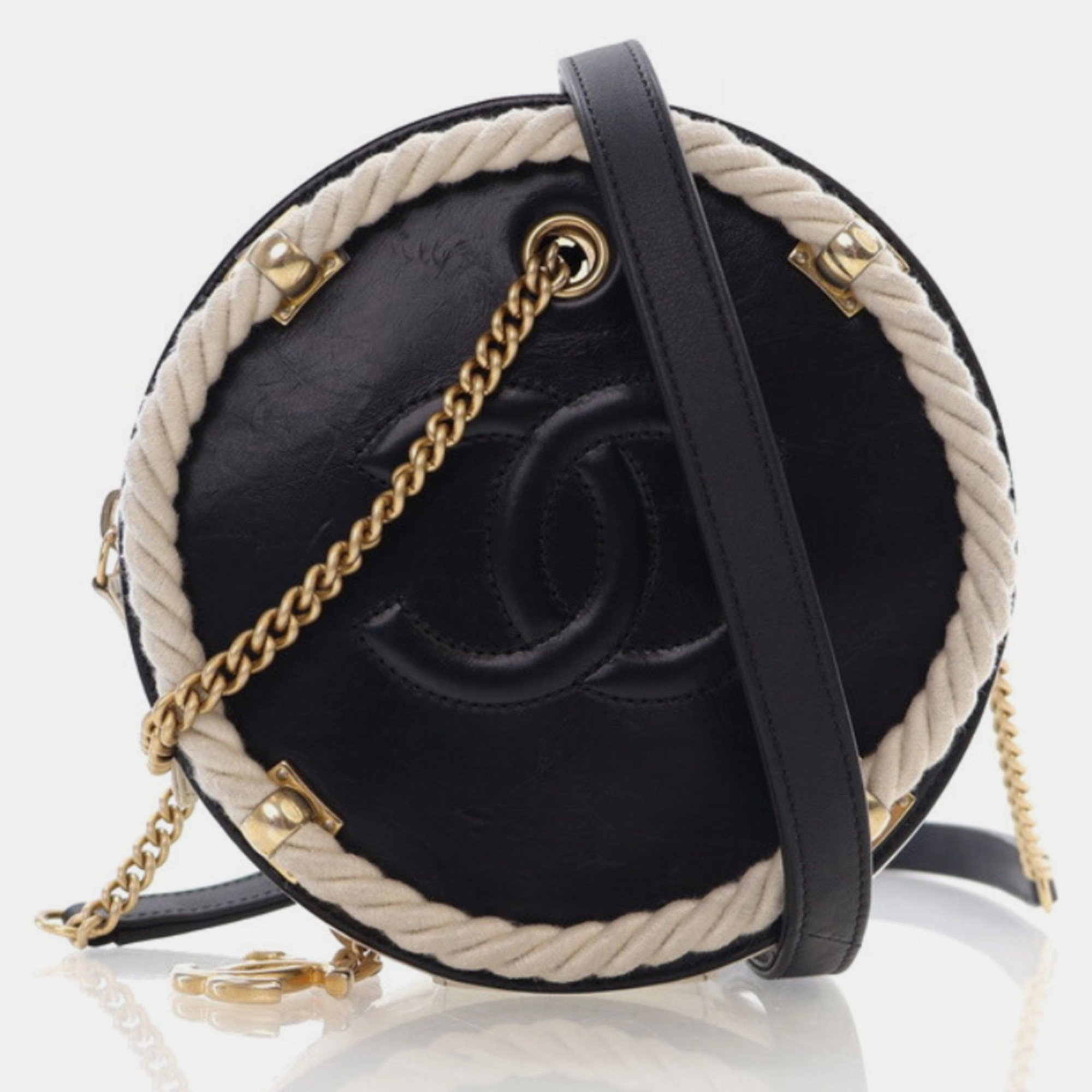 

Chanel Black Calfskin En Vogue Round Bag