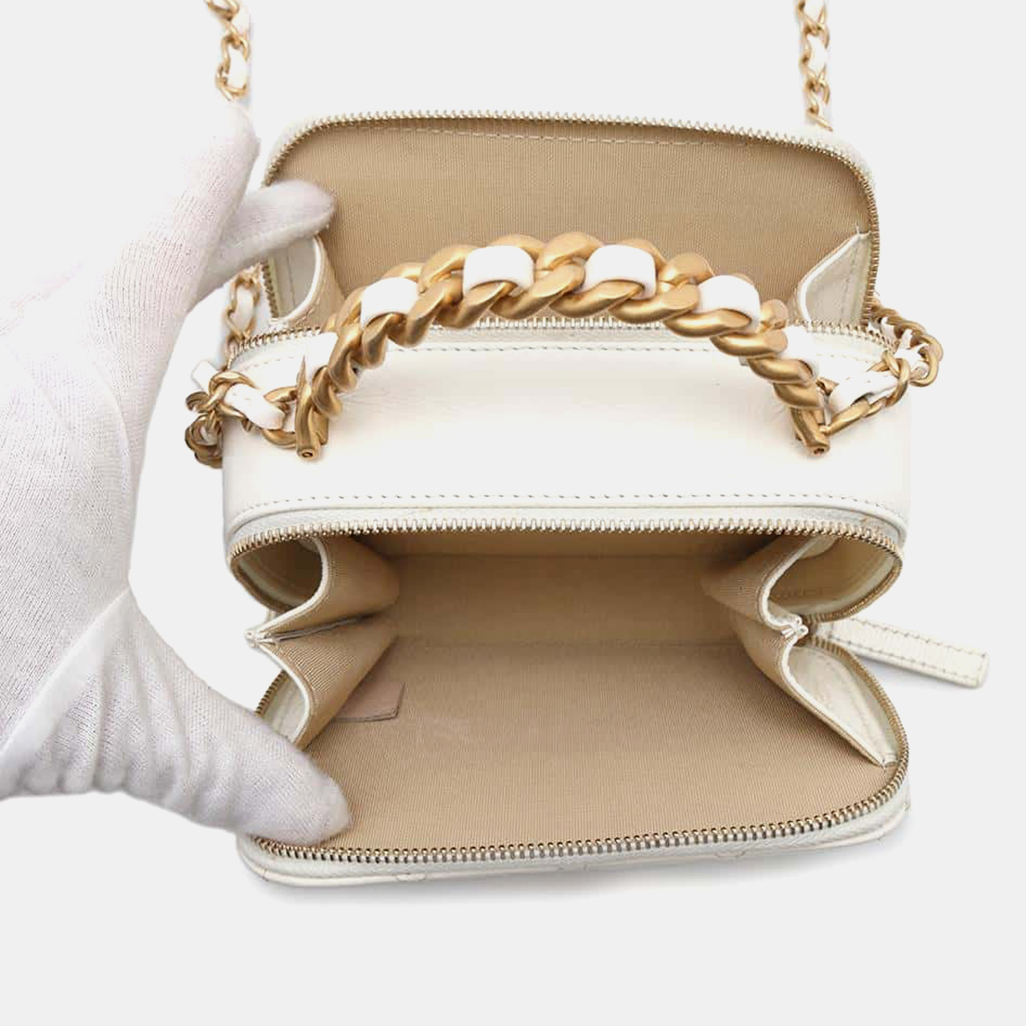 Chanel White Vintage Calf Leather Vanity Bag 