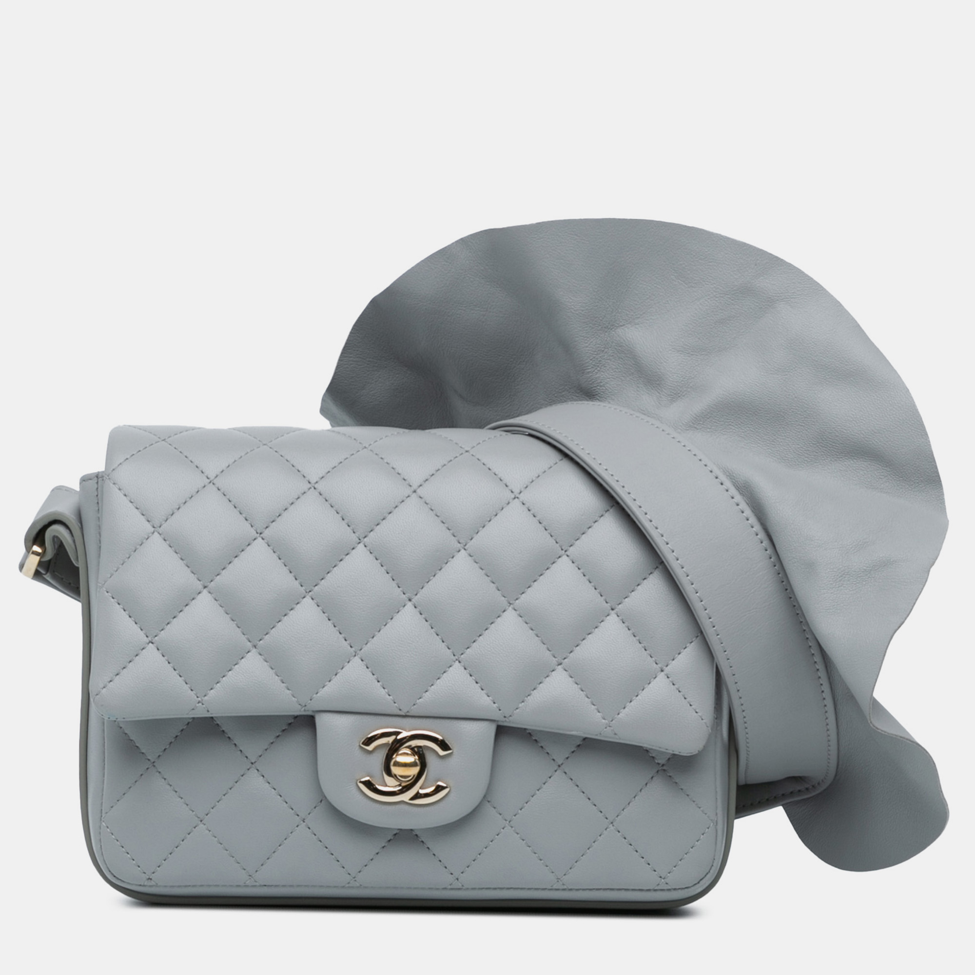 

Chanel Grey Quilted Calfskin Bolero de Chanel Flap