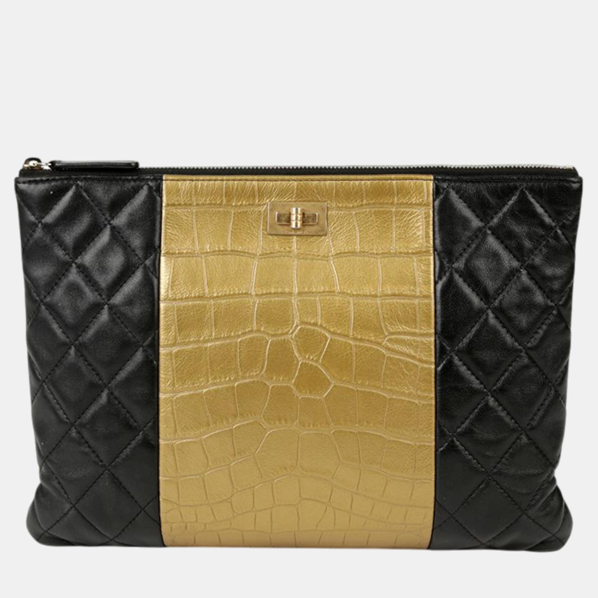 

Chanel Black/Gold Crocodile Embossed Reissue Case