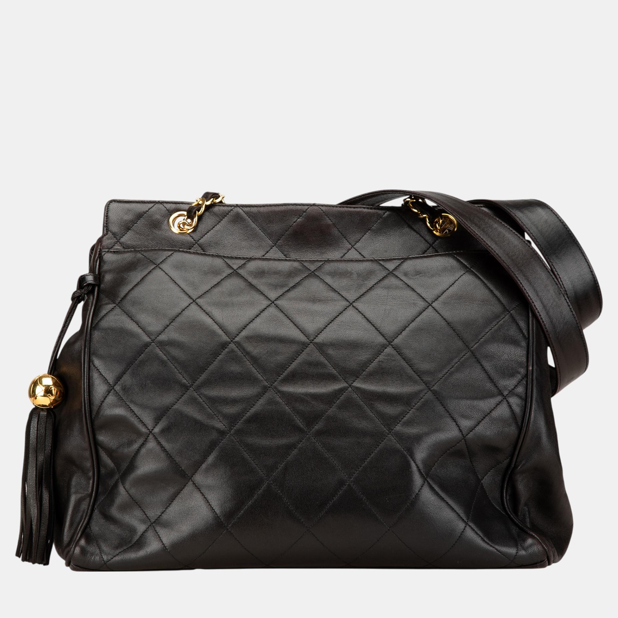 

Chanel Black Quilted Lambskin Tassel Chain Tote