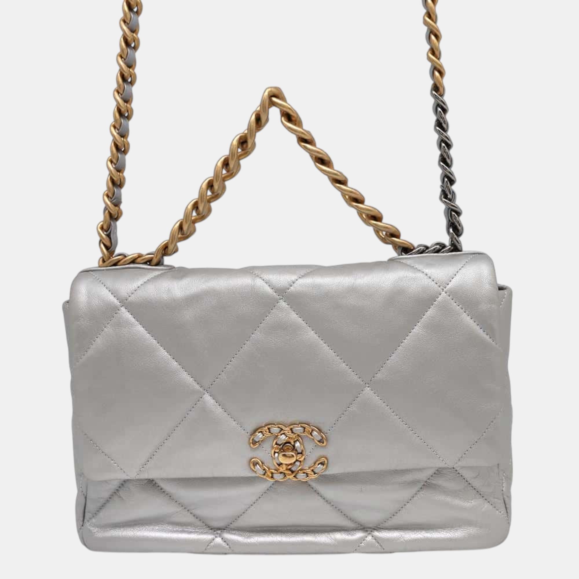 

Chanel Silver Lambskin 19 Chain Shoulder Bag