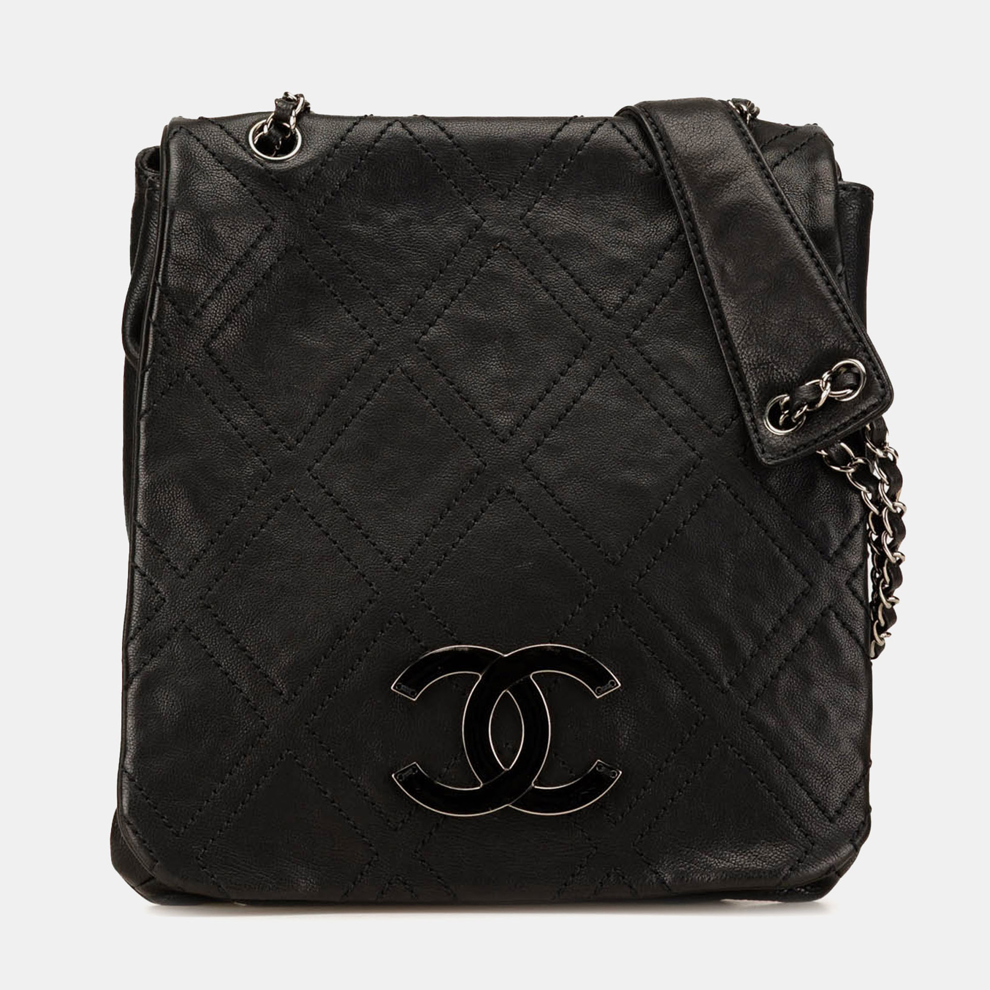 

Chanel Black Large Calfskin Diamond Stitch Crossbody Bag