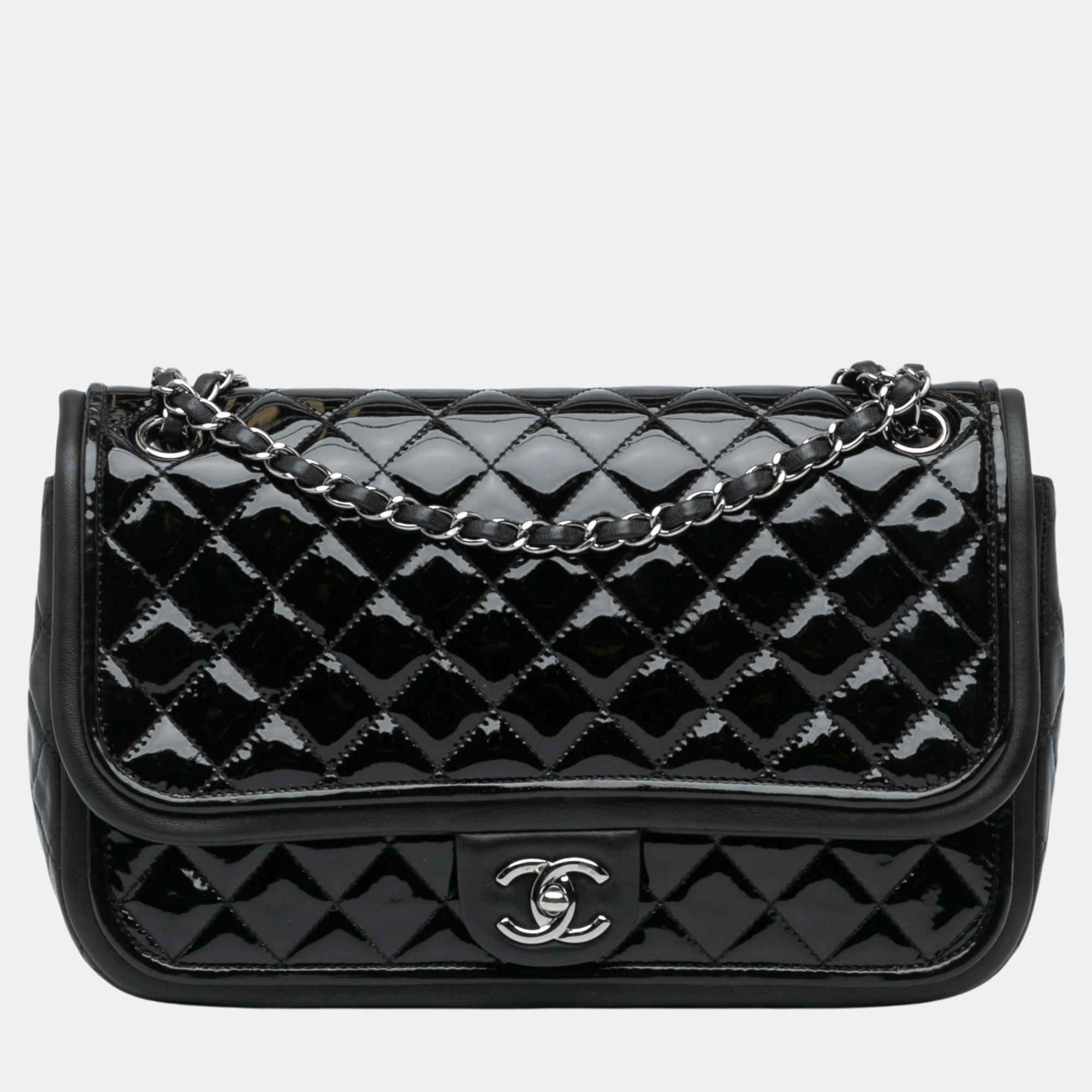 

Chanel Black Jumbo Patent Classic Twist Flap