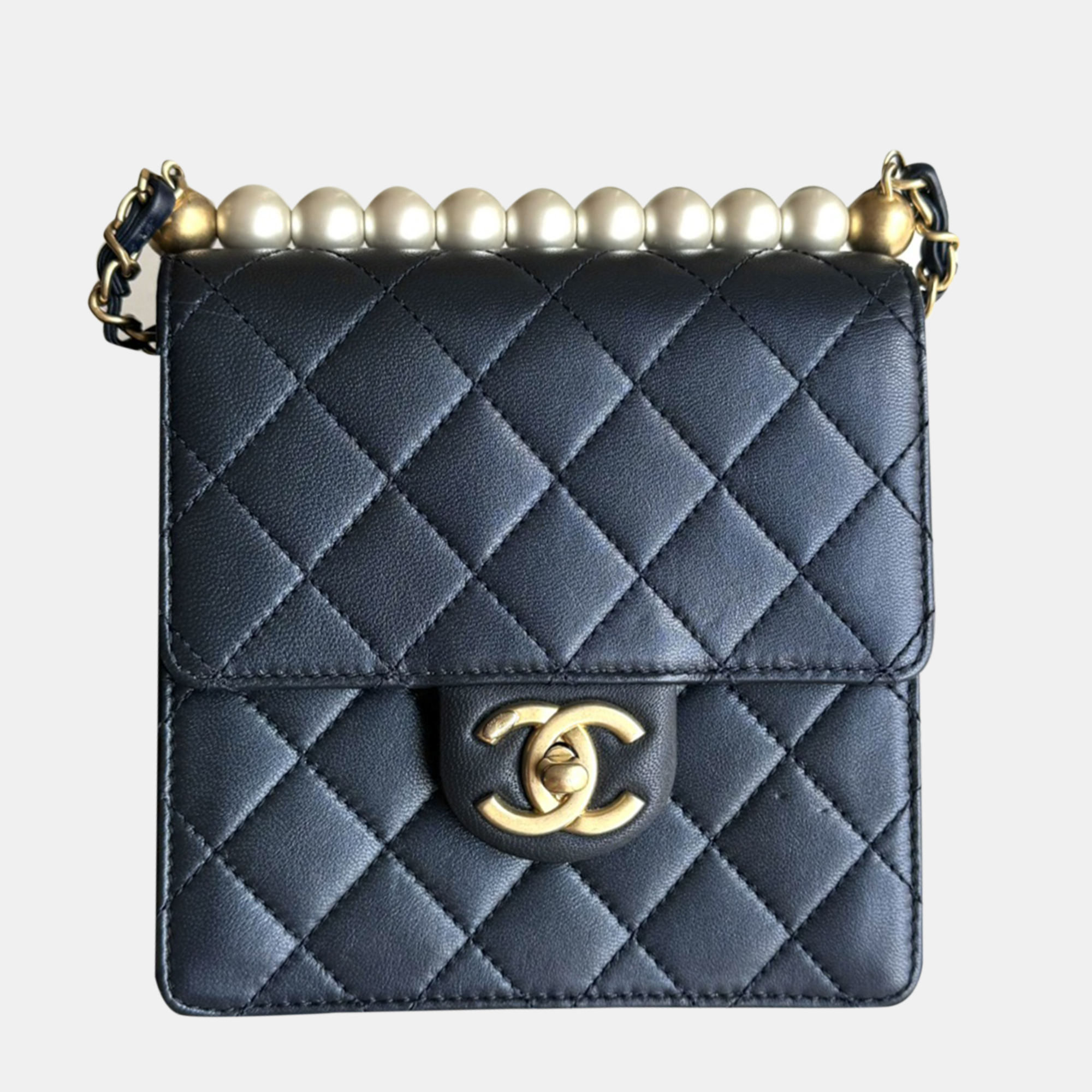 

Chanel Pearlescent Blue Chic Pearls Shoulder Bag