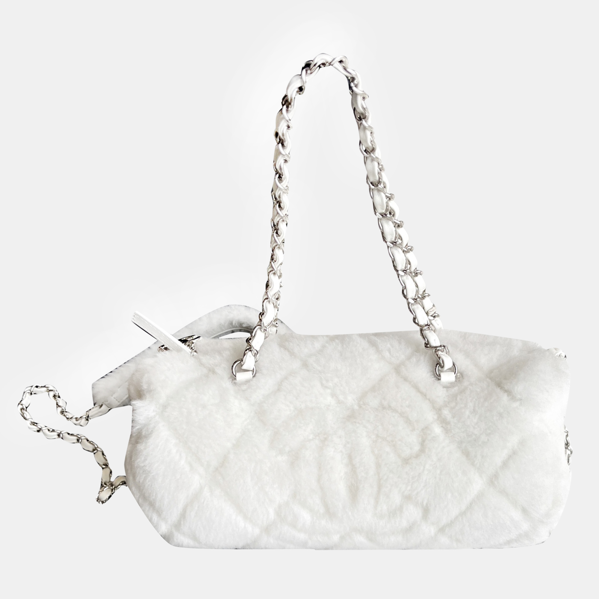 

Chanel White Shearling Ski Collection Bucket Bag
