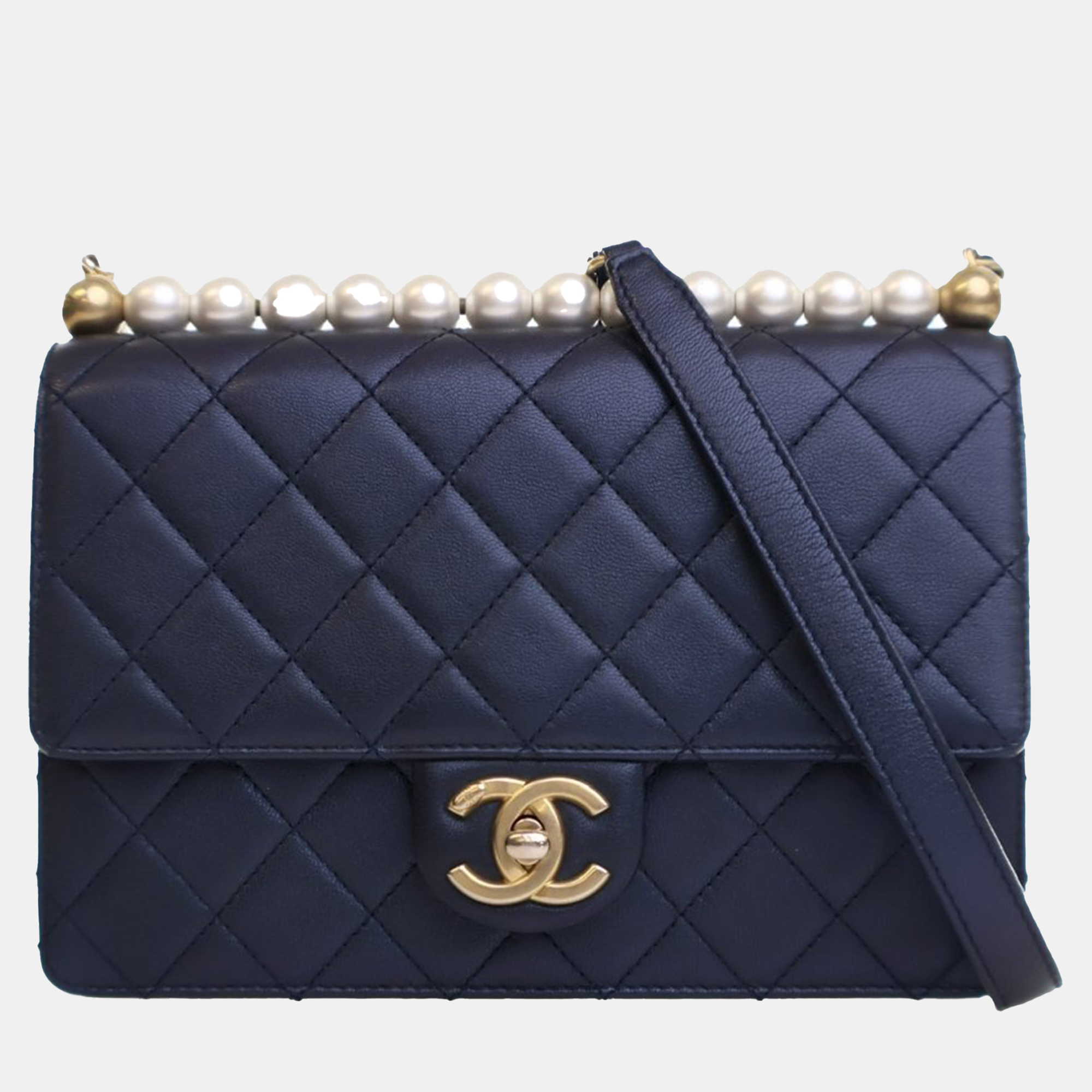 

Chanel Navy Blue Medium Lambskin Chic Pearls Flap Bag