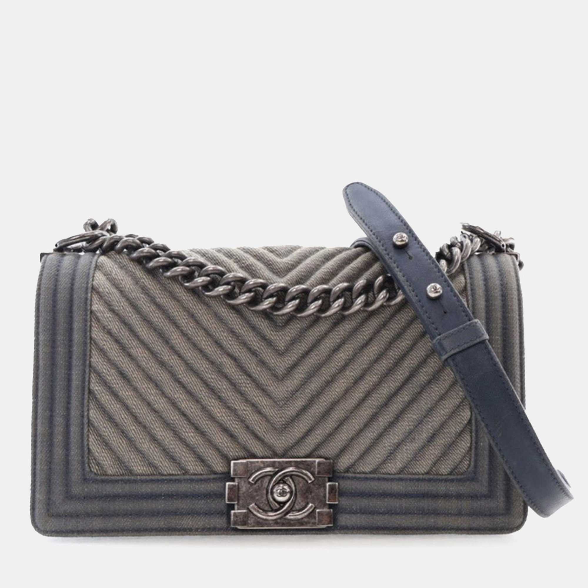 

Chanel Blue Old Medium Chevron Denim Boy Flap
