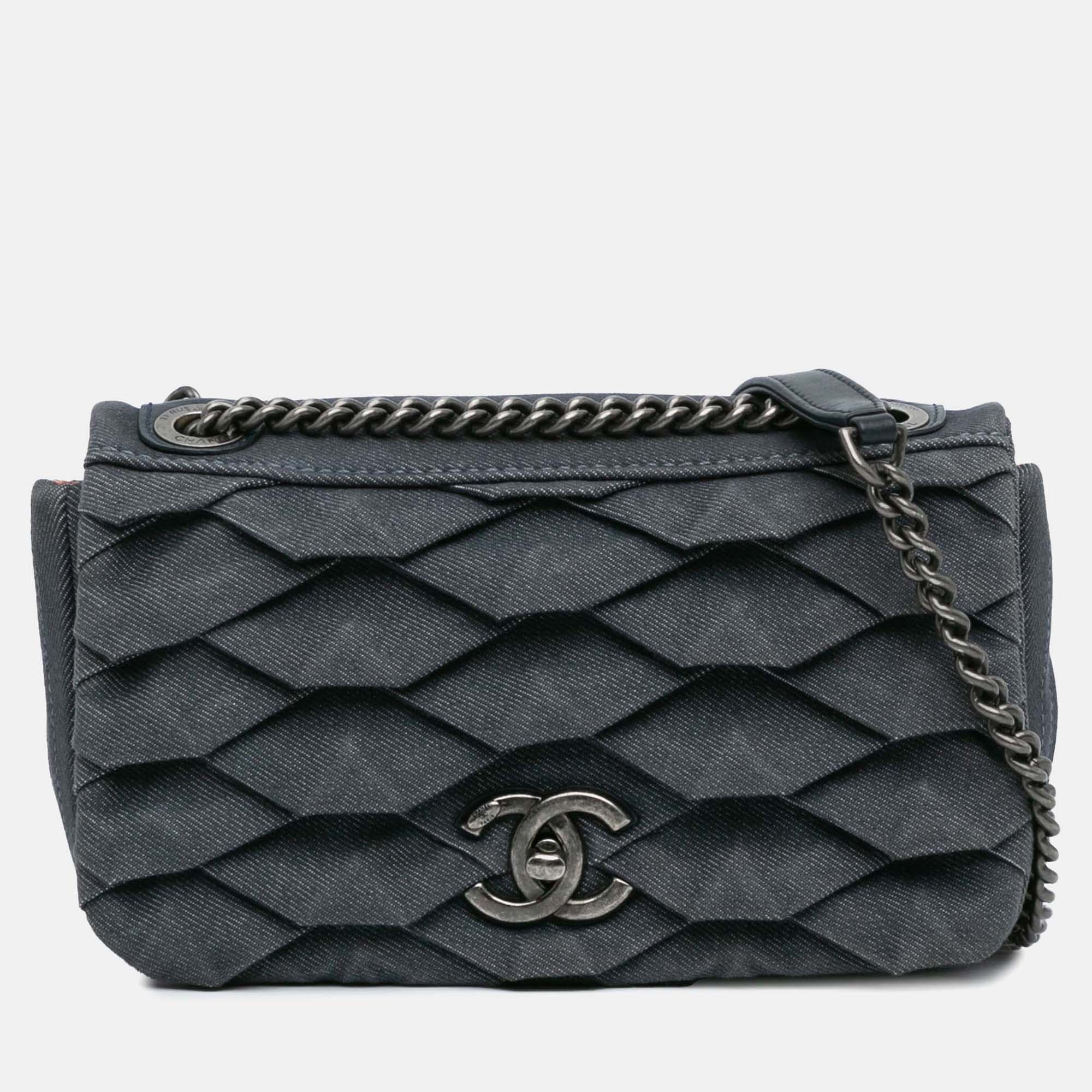 

Chanel Blue Small Pleated Denim Scale Effect Turtle Flap