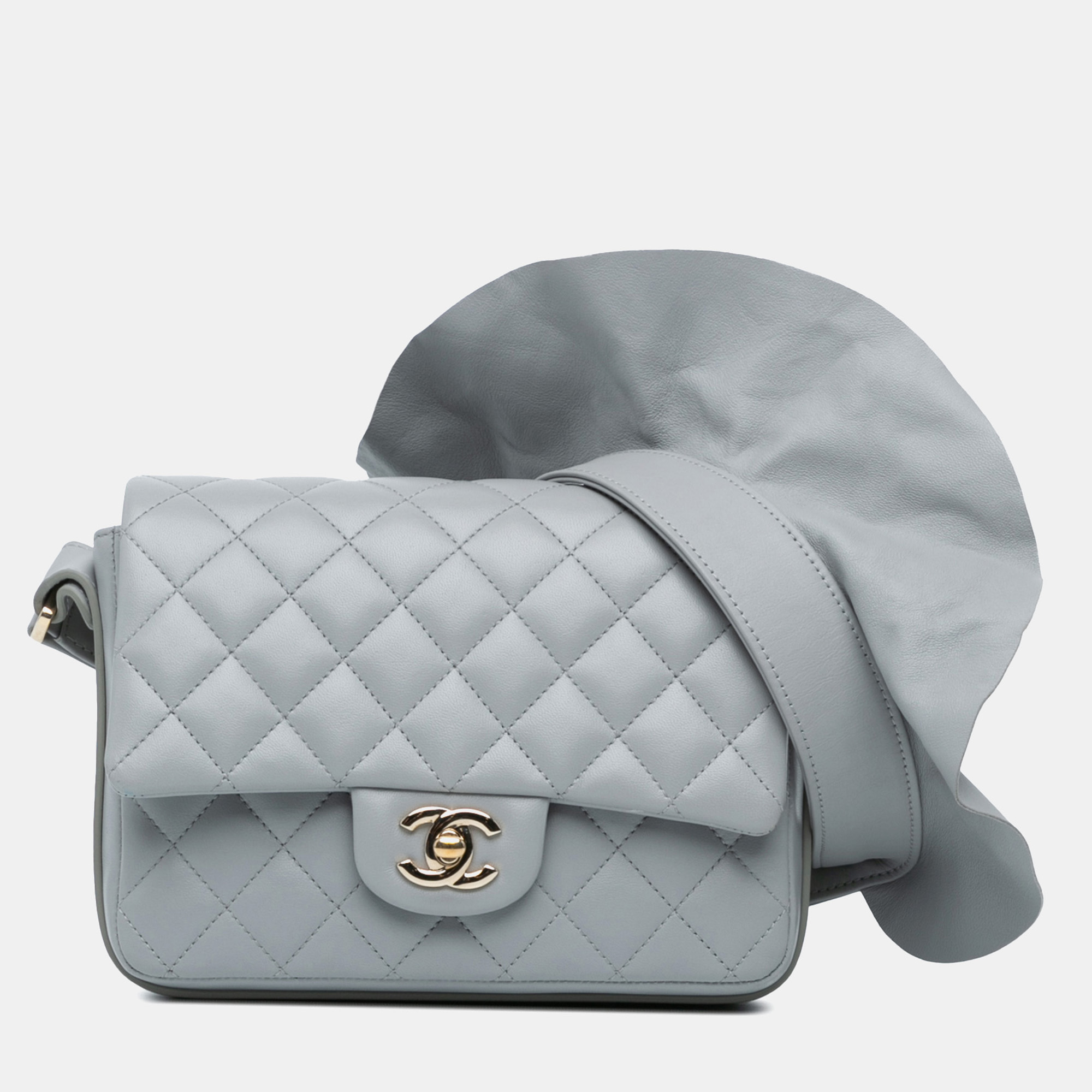 

Chanel Grey Quilted Calfskin Bolero de Chanel Flap