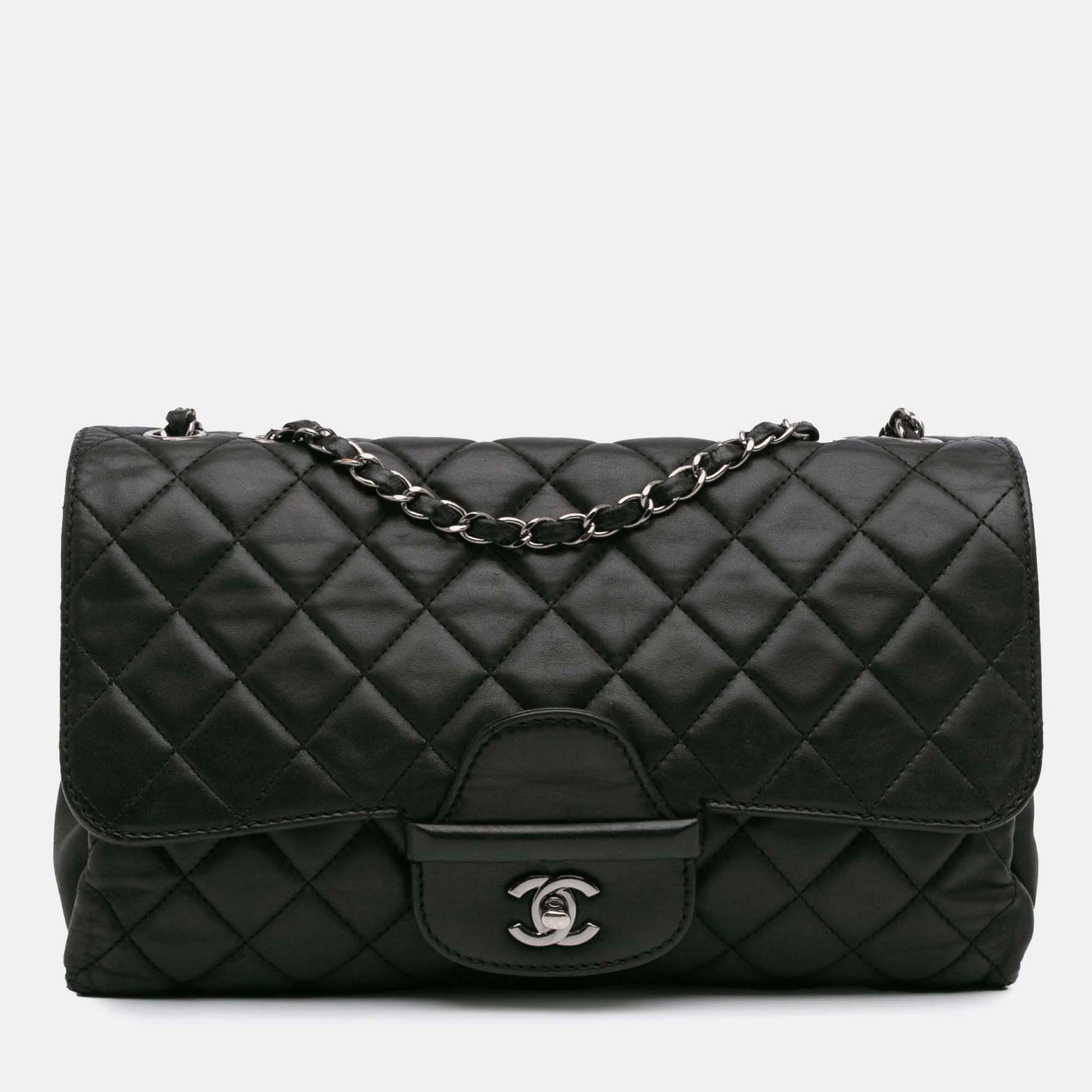 

Chanel Black Jumbo Quilted Lambskin Coco Loop Flap