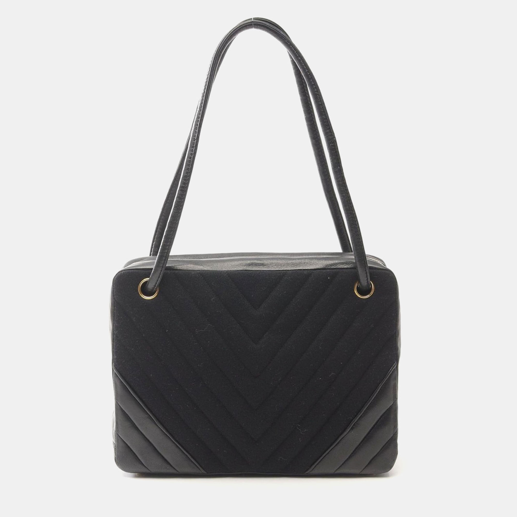 

Chanel Black Chevron Lambskin Leather Shoulder Bag