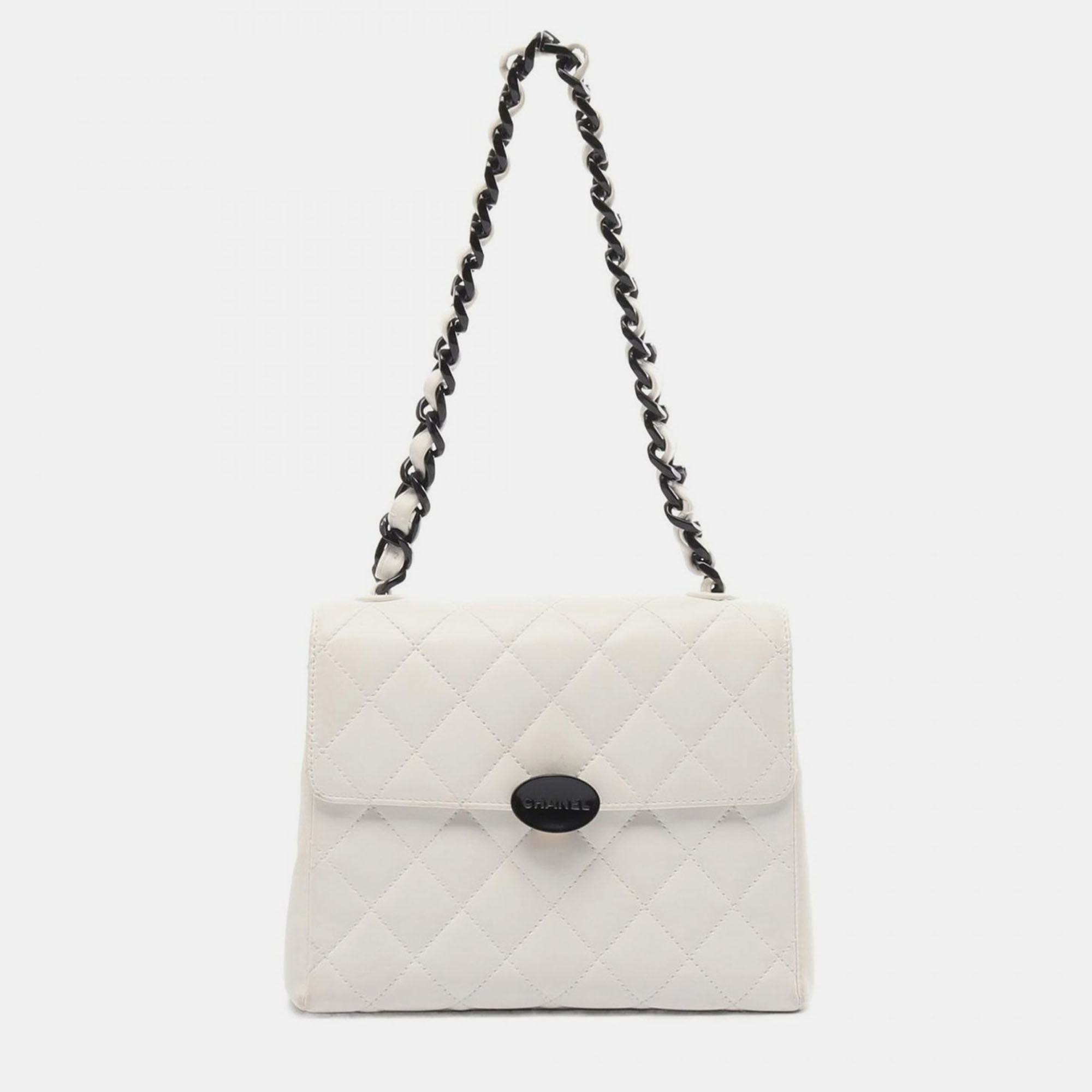 

Chanel White Matelasse Lambskin Chain Shoulder Bag