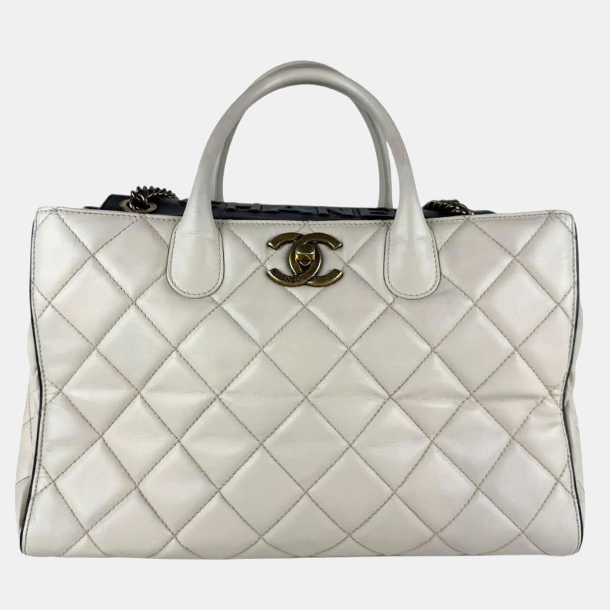 

Chanel Shoulder Bag Matelasse Leather Off-White Black Gold
