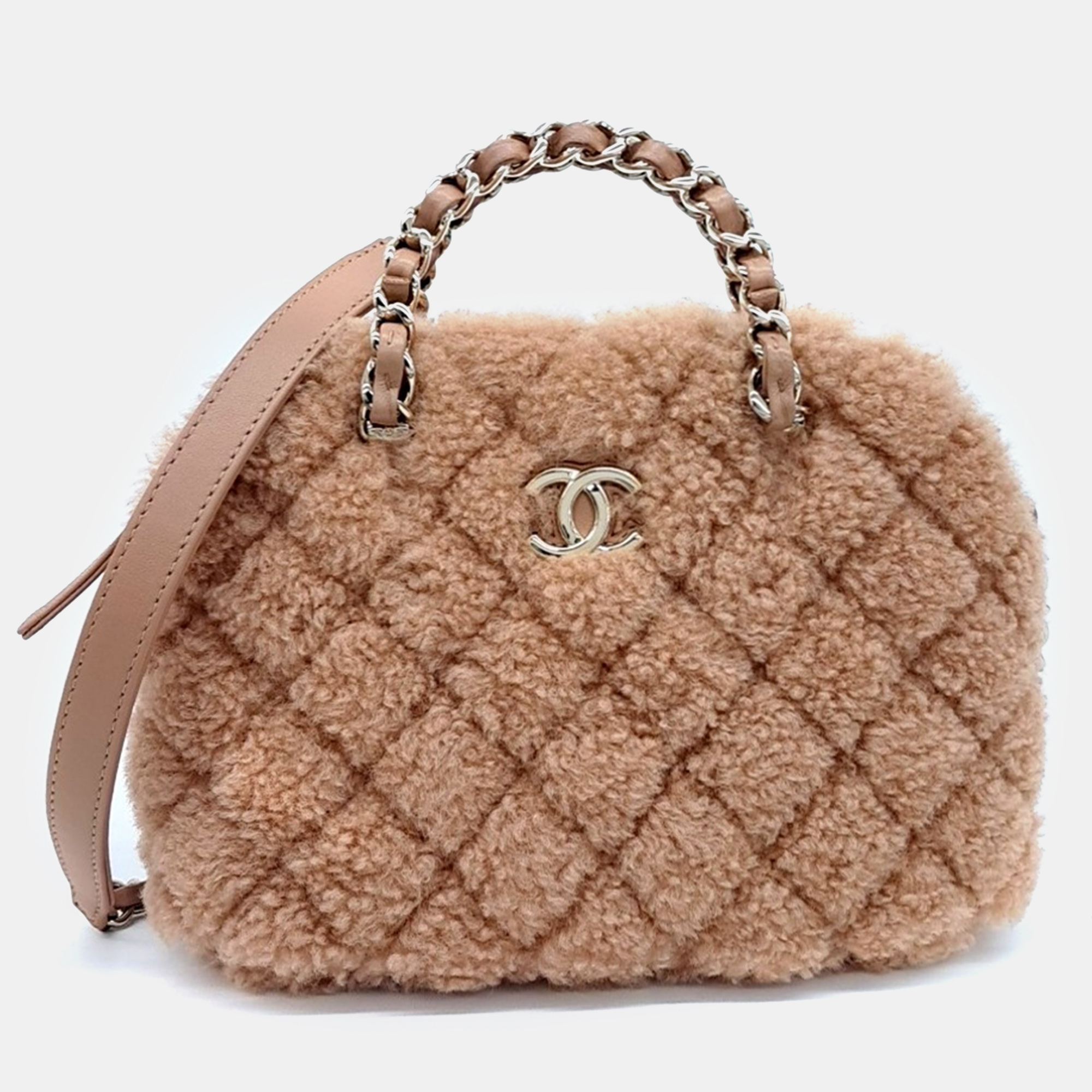 

Chanel Beige Fur shearling chain handle shoulder bag