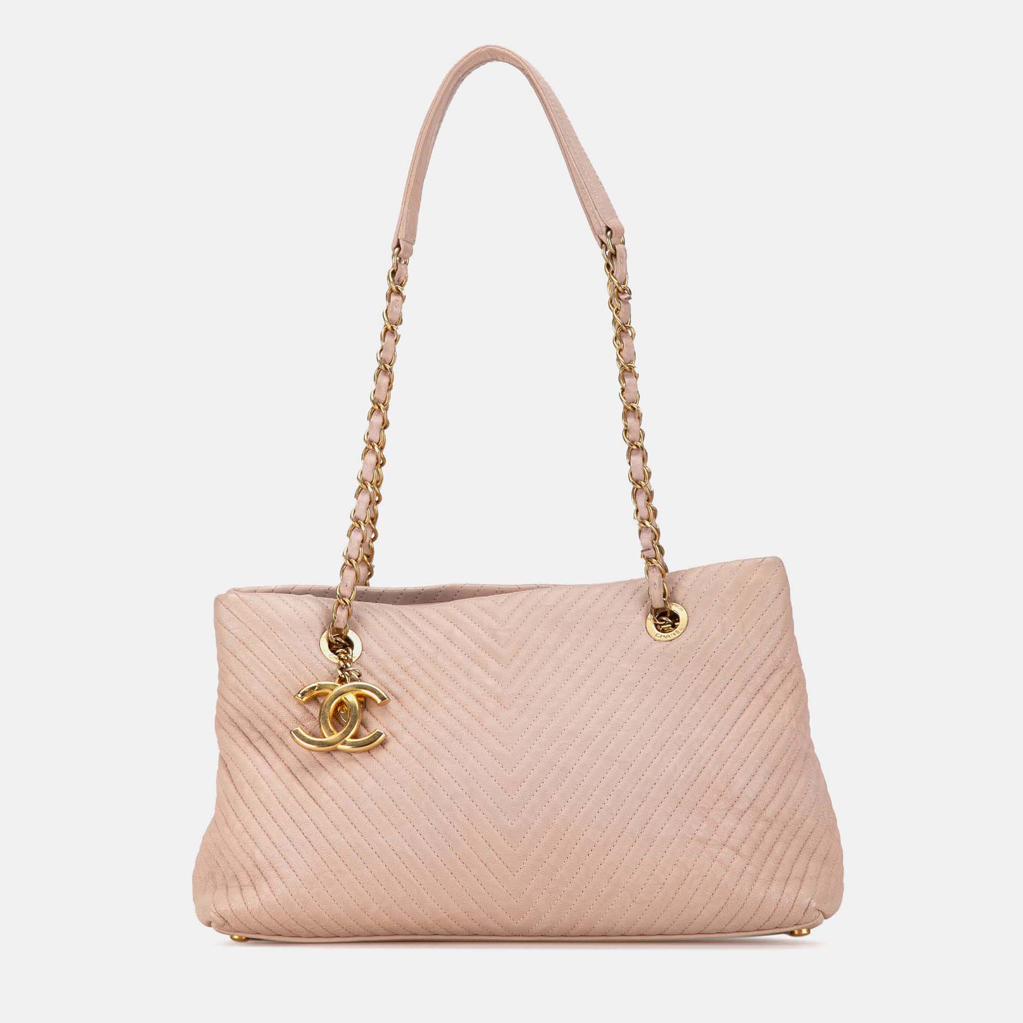 

Chanel Pink Large Chevron Calfskin Surpique Tote