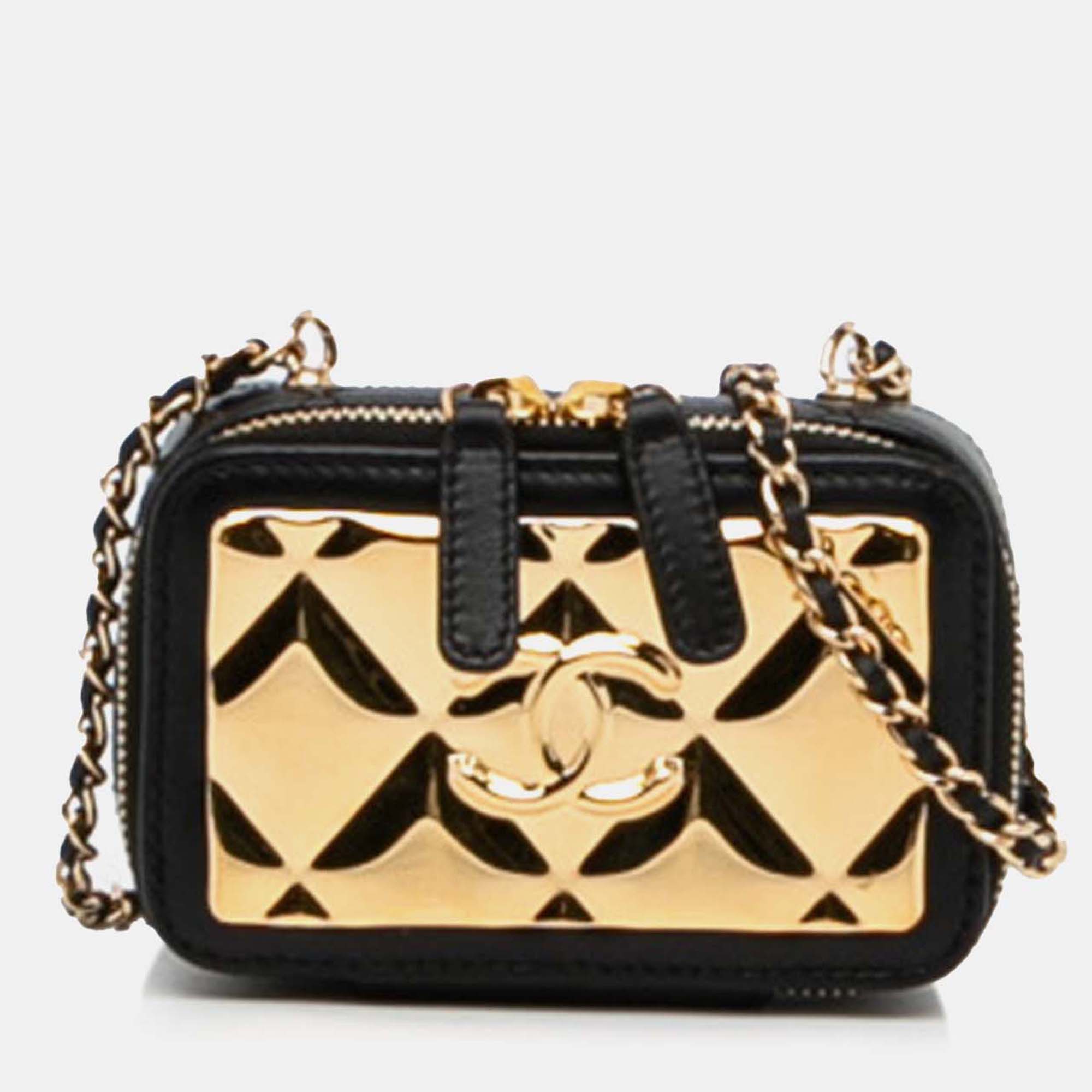 

Chanel Gold CC Quilted Golden Plate Vanity Crossbody