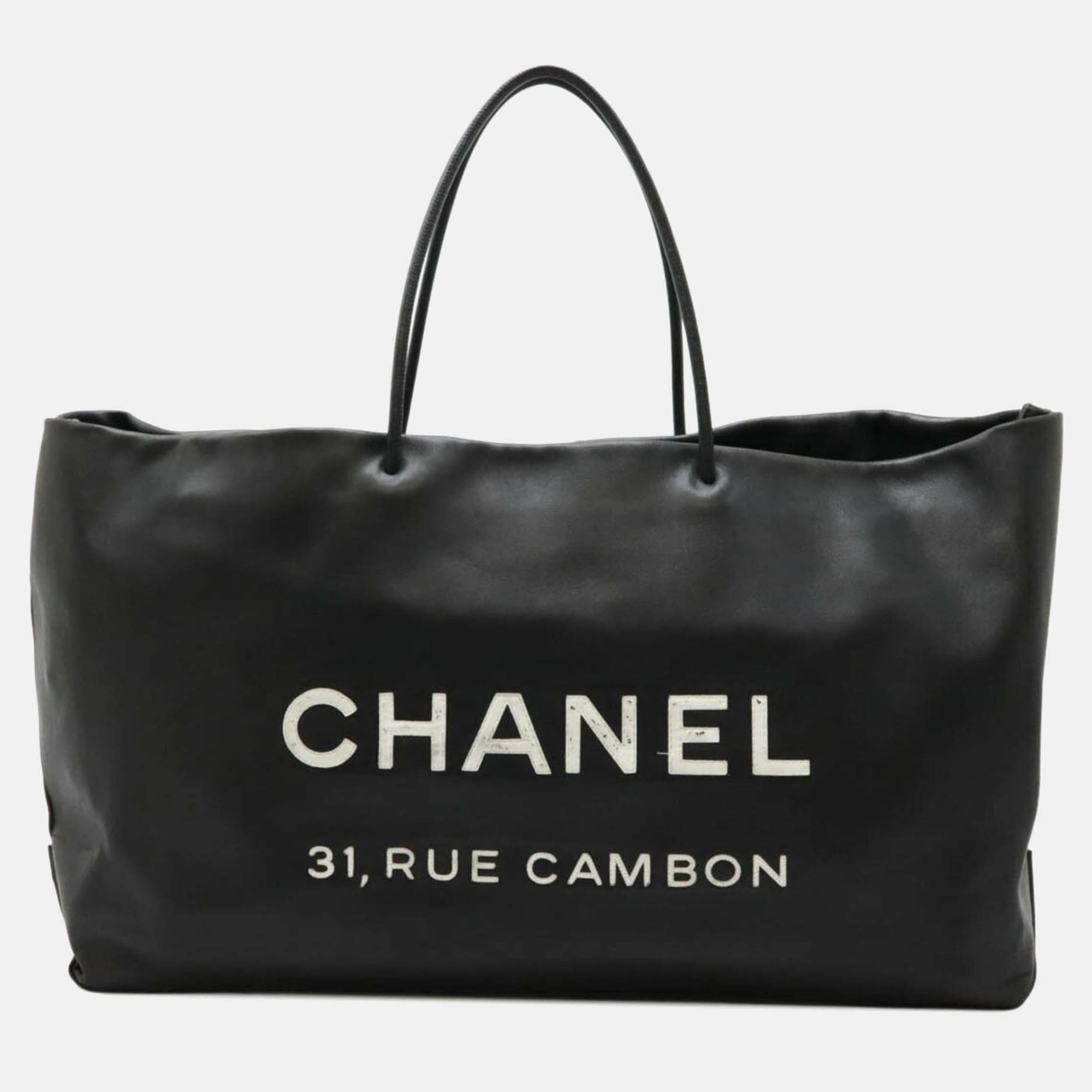 

Chanel Essential Tote Bag Large Leather Black White