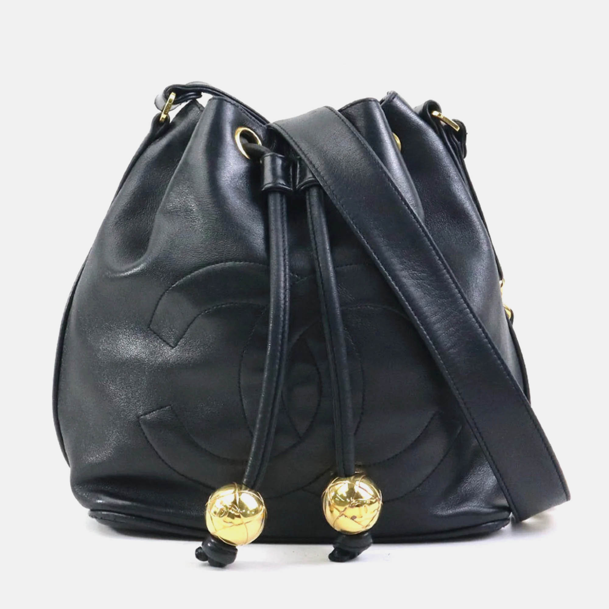 

Chanel CC Drawstring Black Leather Shoulder Bag