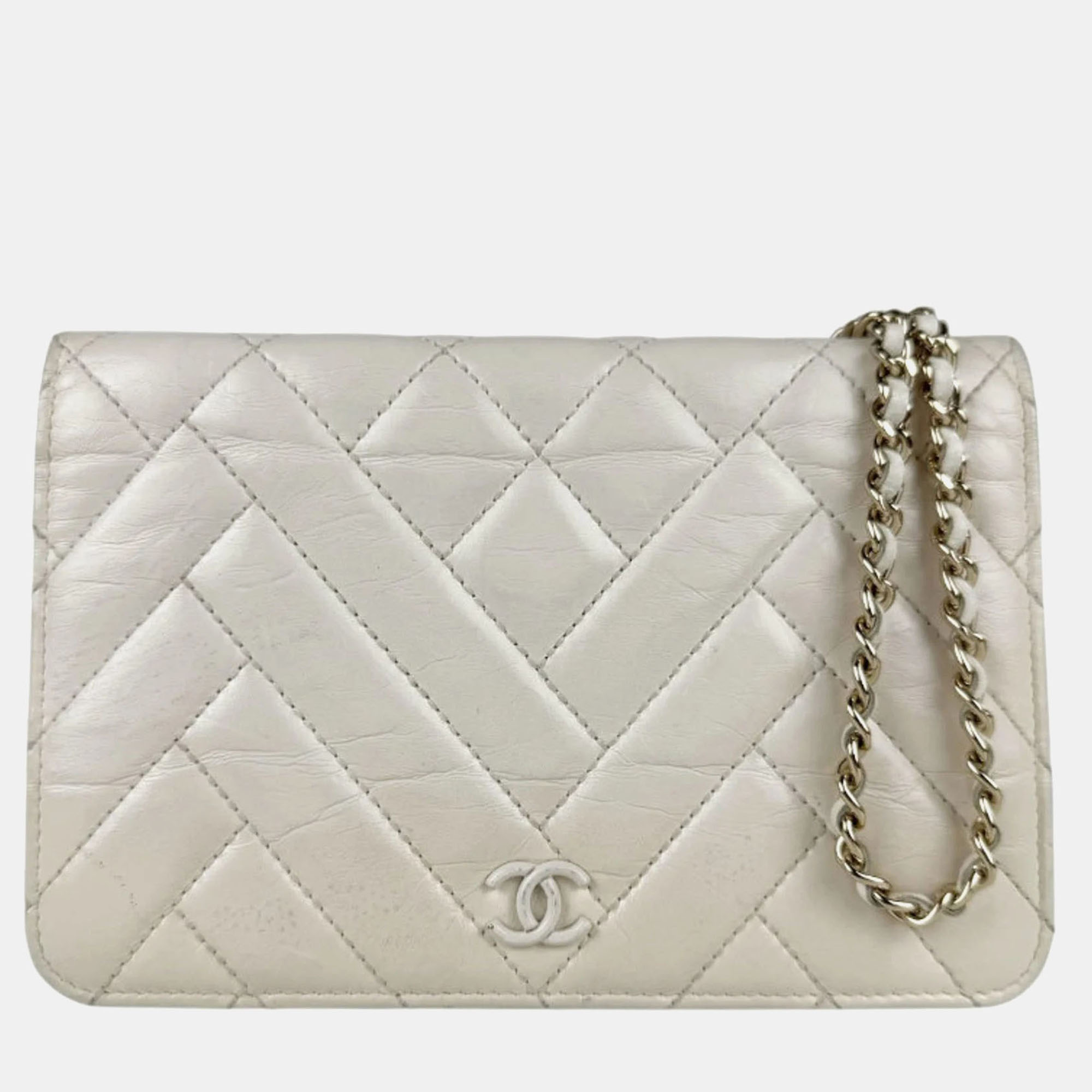

Chanel Chain Wallet Leather White
