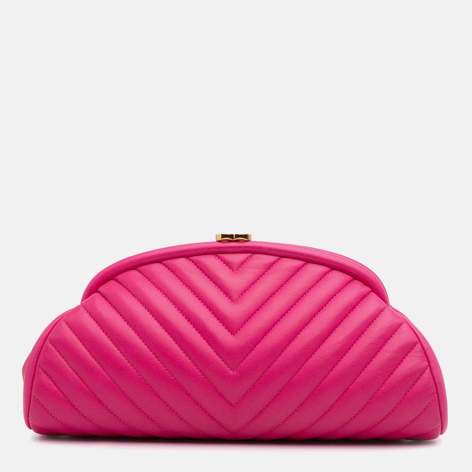 

Chanel Pink Chevron Lambskin Clutch