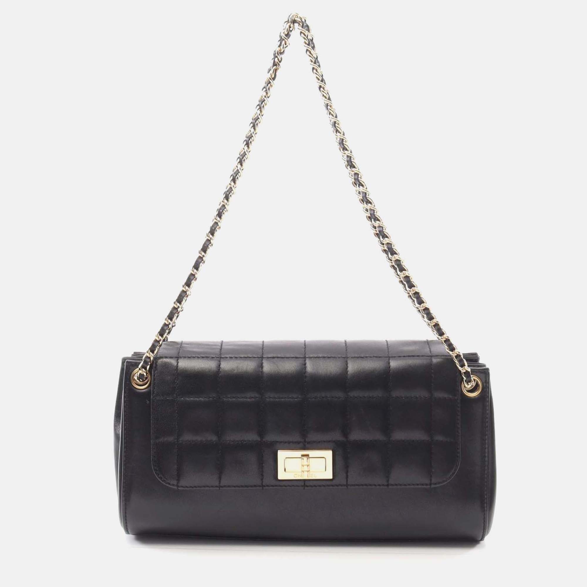 

Chanel Chocolate Bar Black Leather Shoulder Bag
