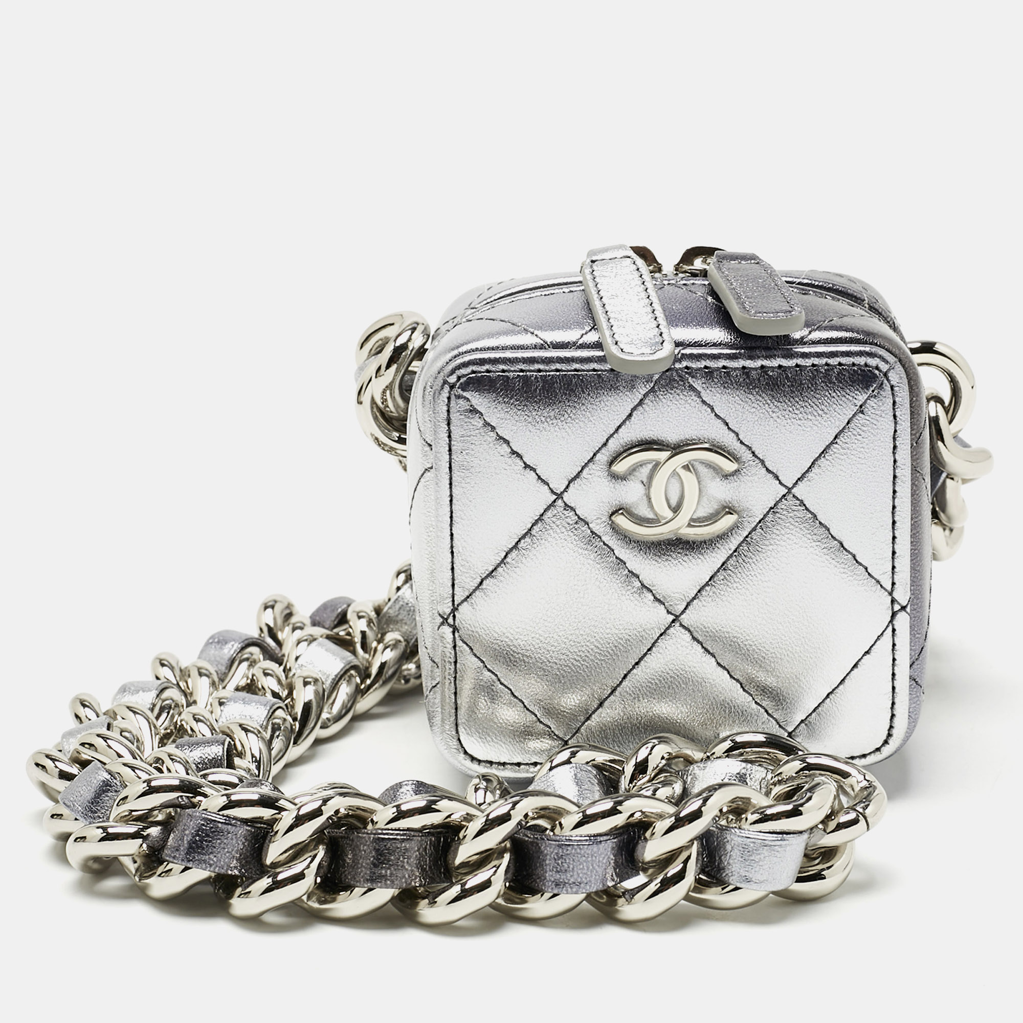 

Chanel Silver Quilted Leather Like A Wallet Chain Clutch