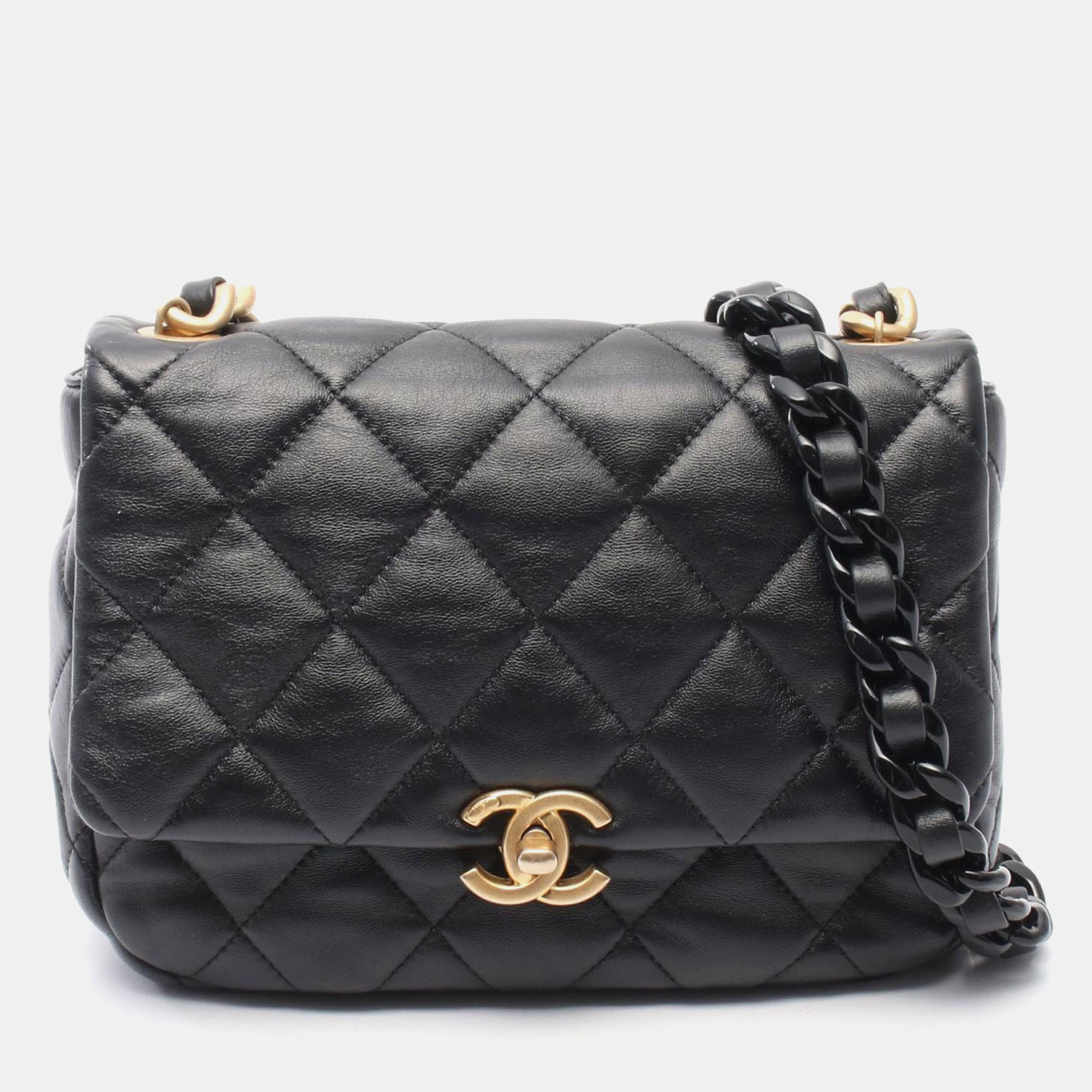 

Chanel Matelasse Black Leather Crossbody Chain Shoulder Bag