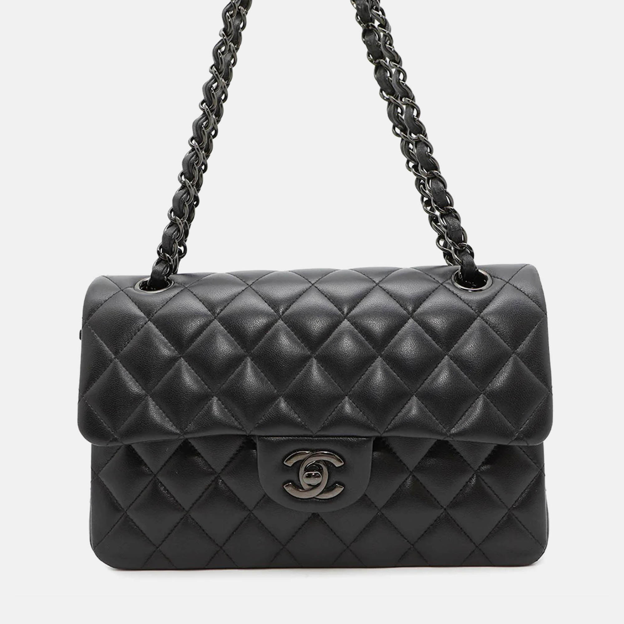 

Chanel Matelasse W Flap Chain Shoulder Bag Black Lambskin Size