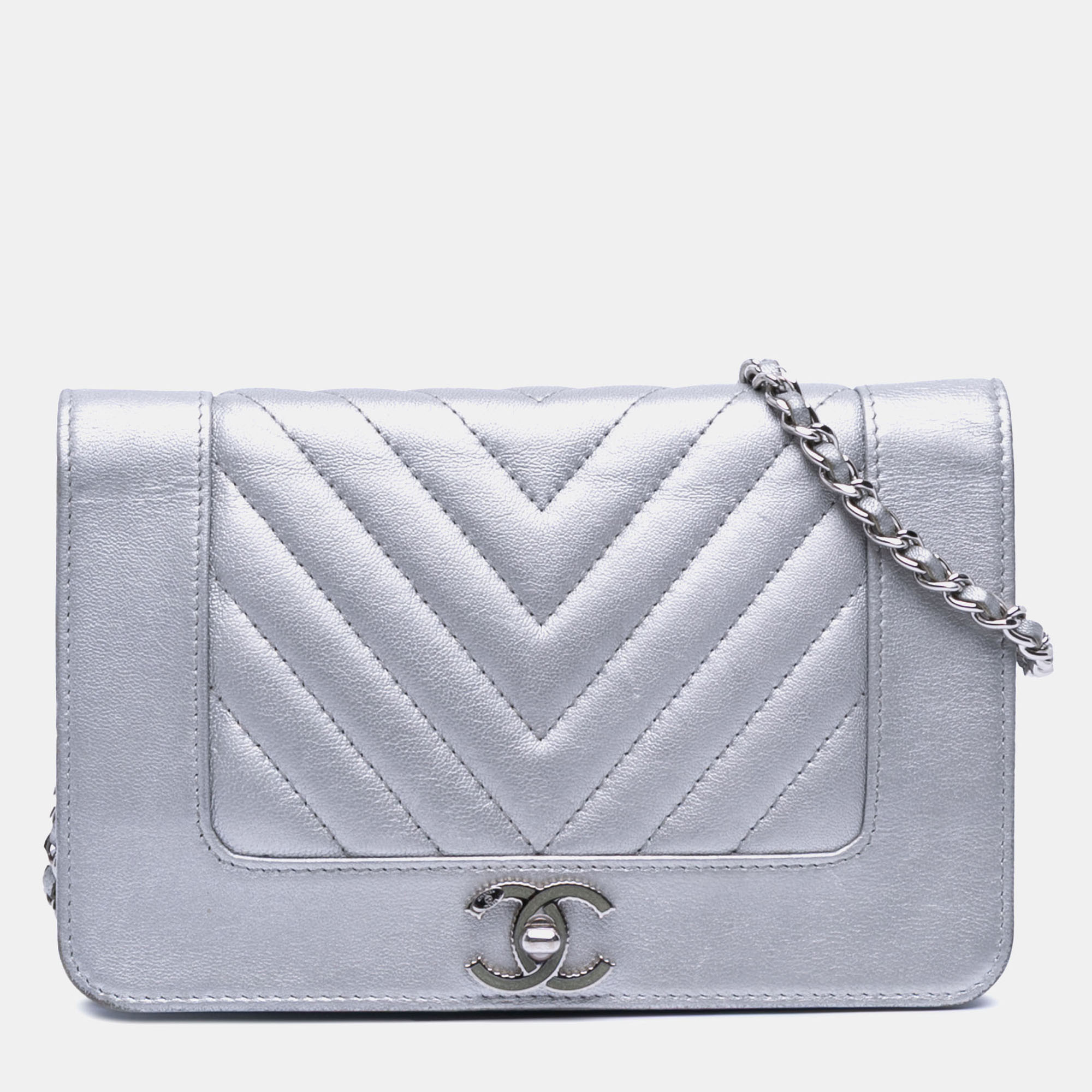 

Chanel Silver Chevron Quilted Metallic Lambskin Mademoiselle Wallet On Chain