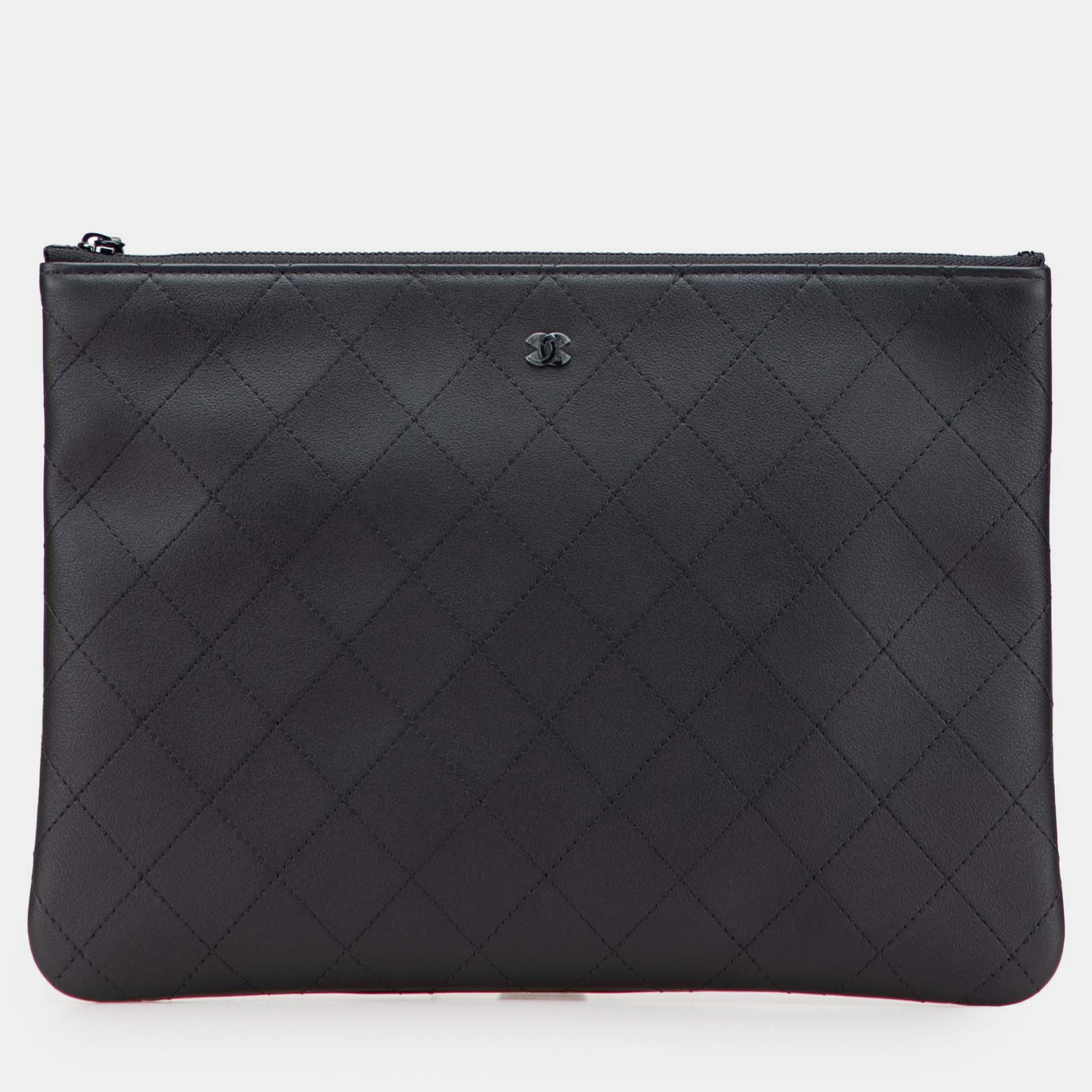 

Chanel Black Medium Stitched Calfskin CC Cosmetic Case