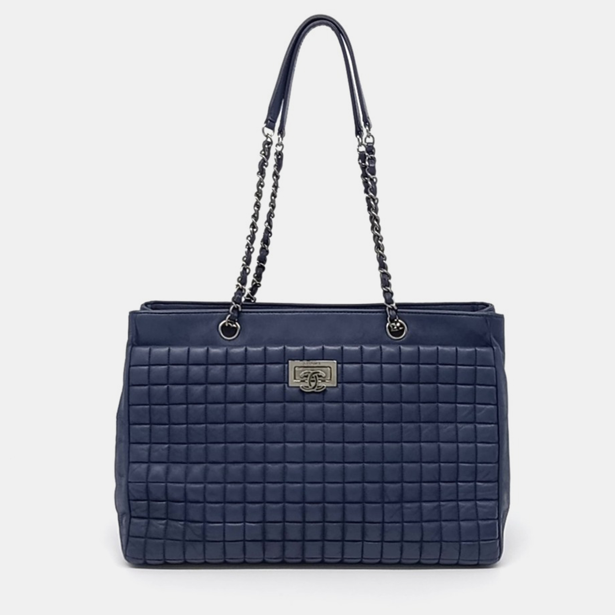 

Chanel Blue Leather Chain Shoulder Bag