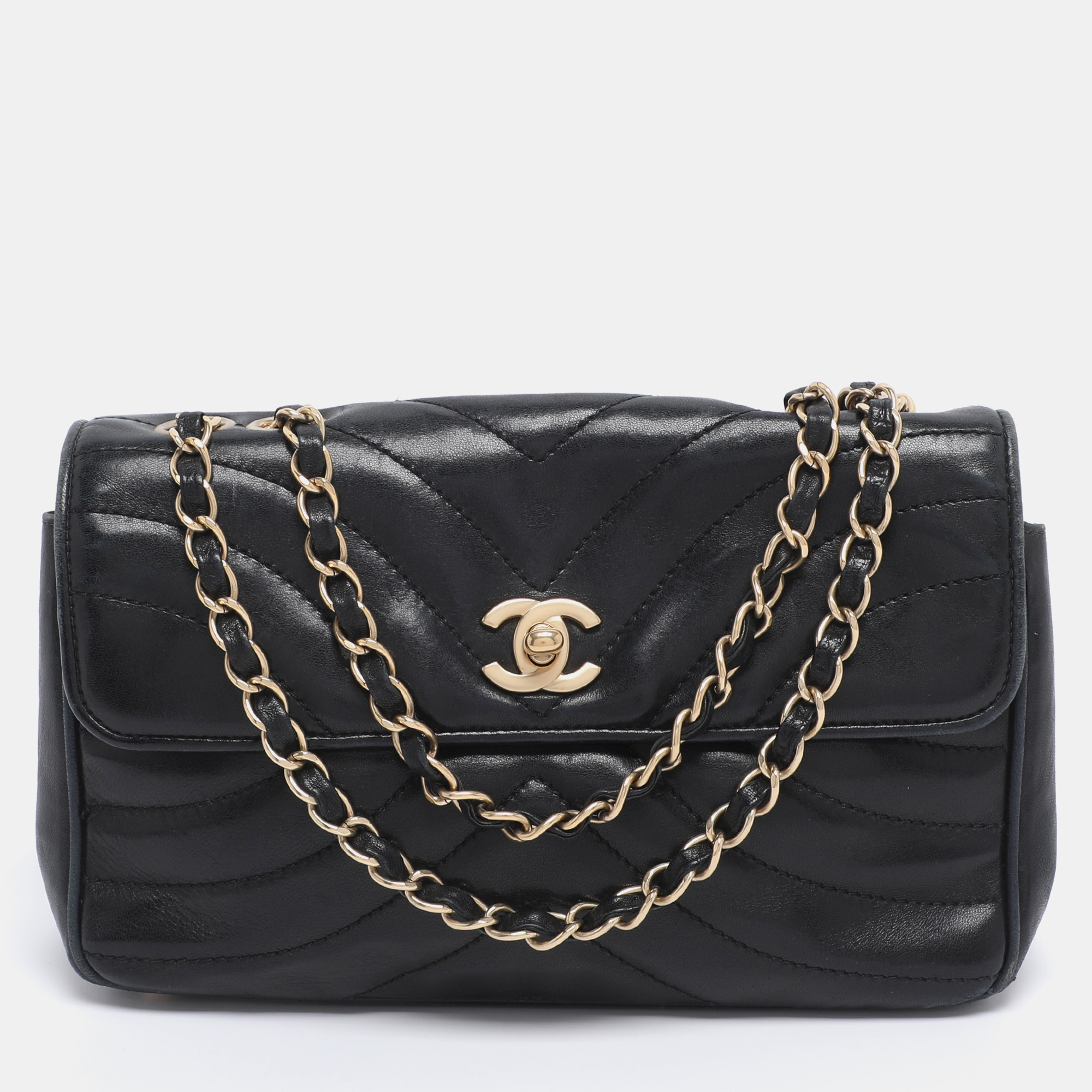

Chanel Black Chevron Quilted Leather CC Flap Bag