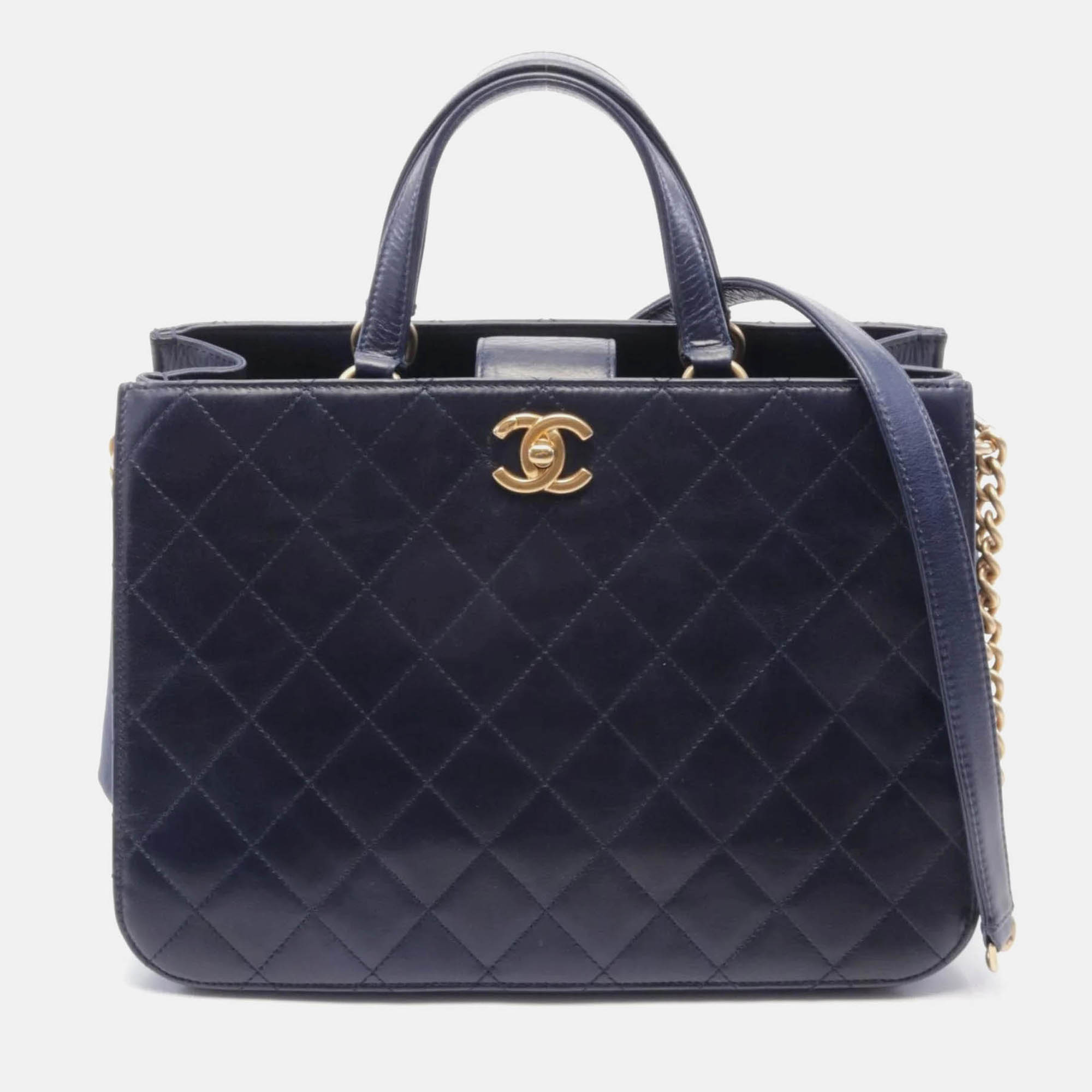 

Chanel Matelasse Navy Leather Shoulder Bag, Navy blue