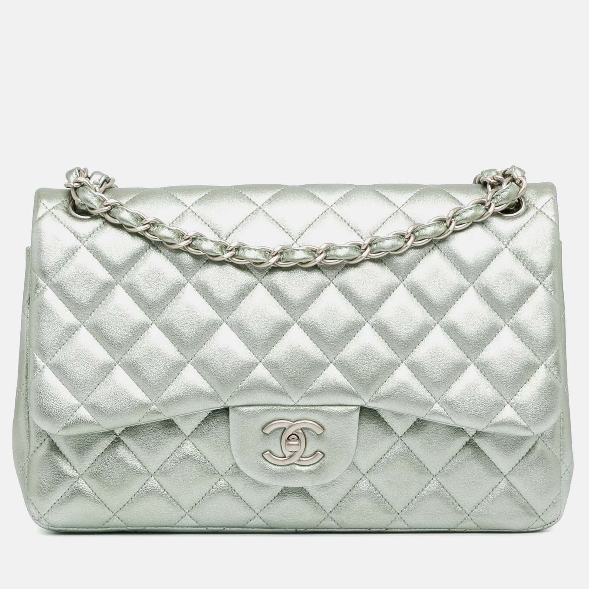 

Chanel Classic Double Flap Jumbo Metallic Silver Lambskin Shoulder Bag