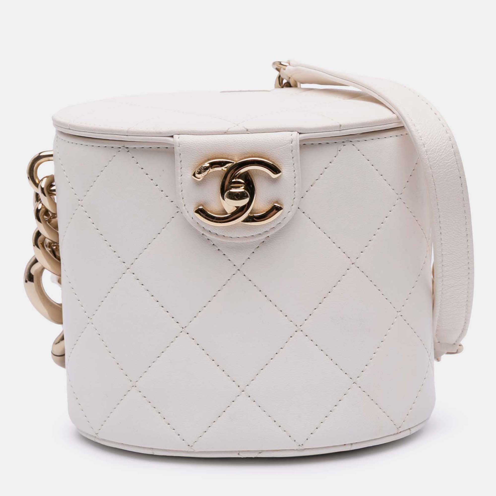 

Chanel White CC Lambskin Elegant Chain Vanity Case