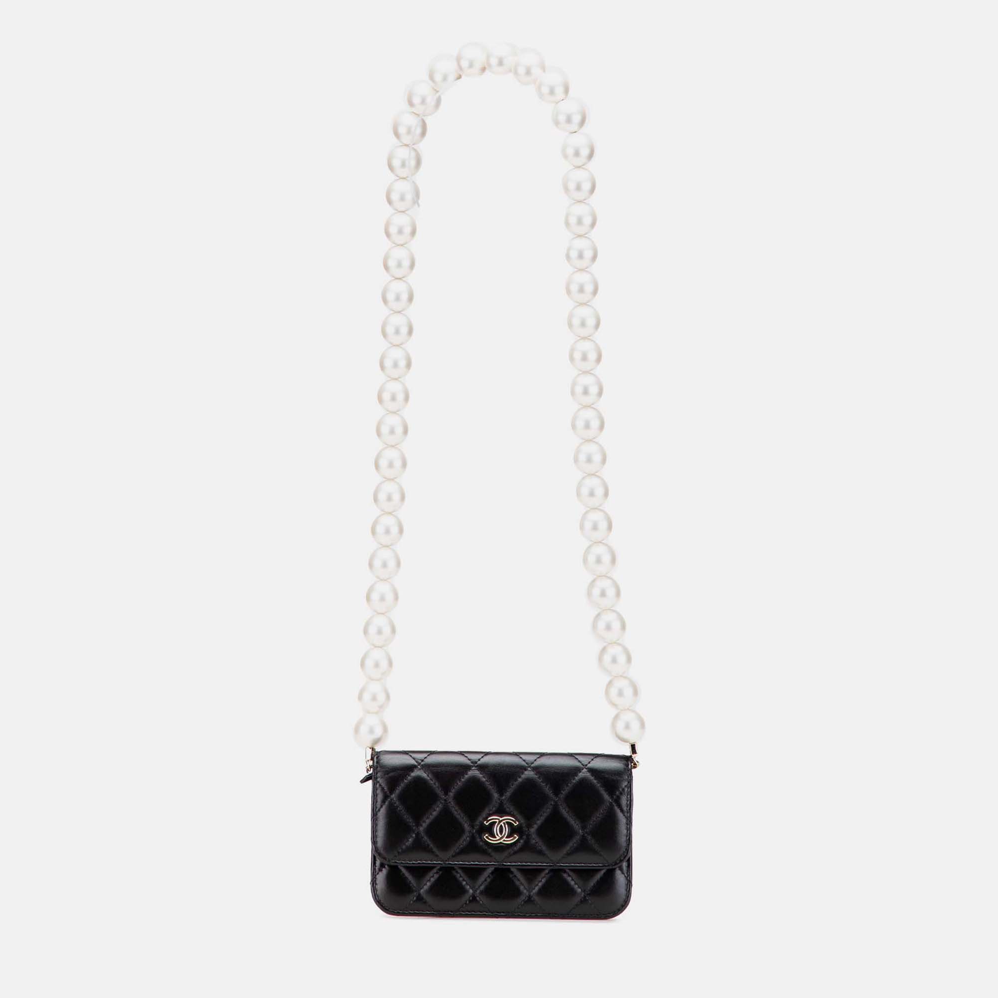 

Chanel Black Quilted Calfskin Maxi Pearls Clutch With Chain