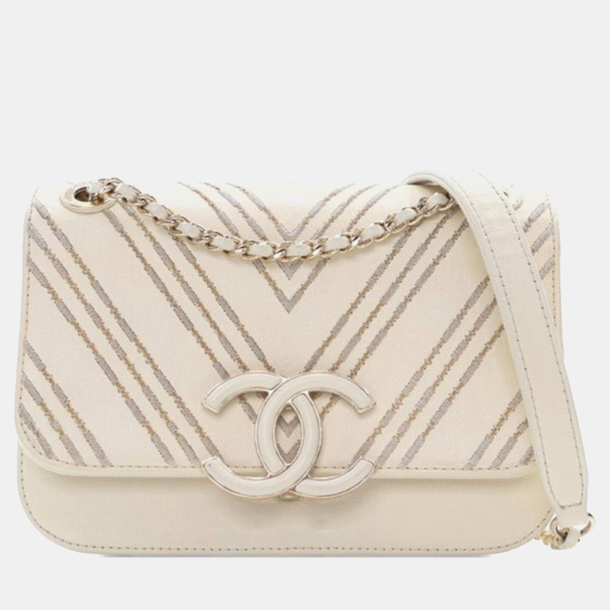 

Chanel White Small Chevron Sheepskin CC Subtle Flap