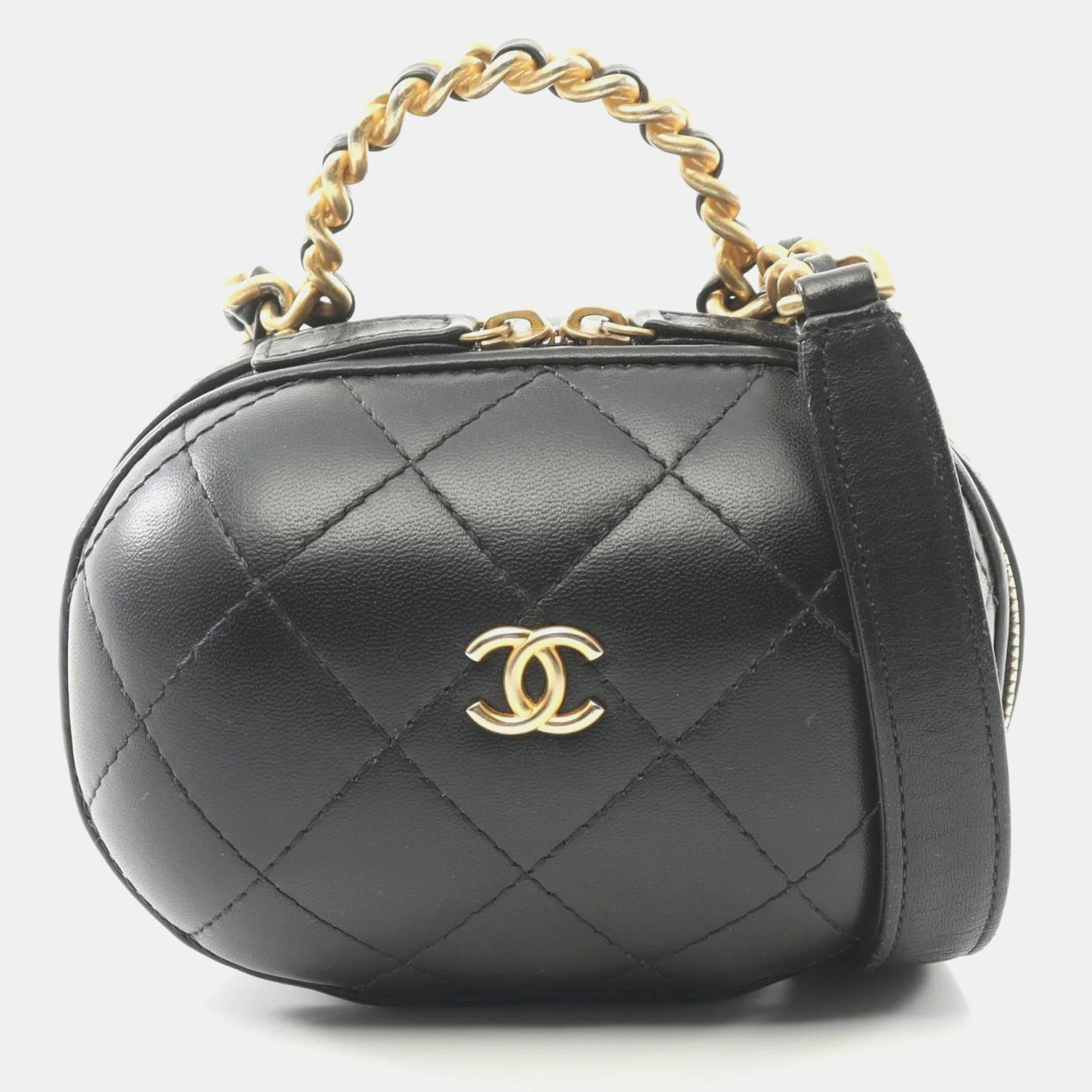 

Chanel Matelasse Shoulder Bag Lambskin (Sheepskin) Black