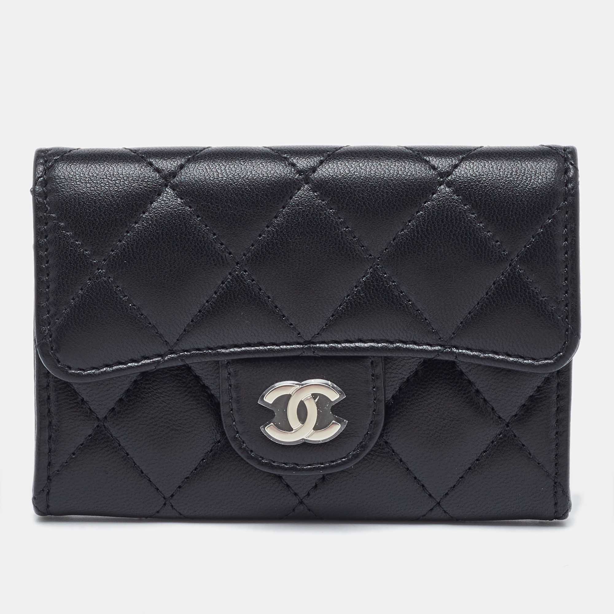 Pre-owned Chanel Black Quilted Leather Cc Compact Wallet