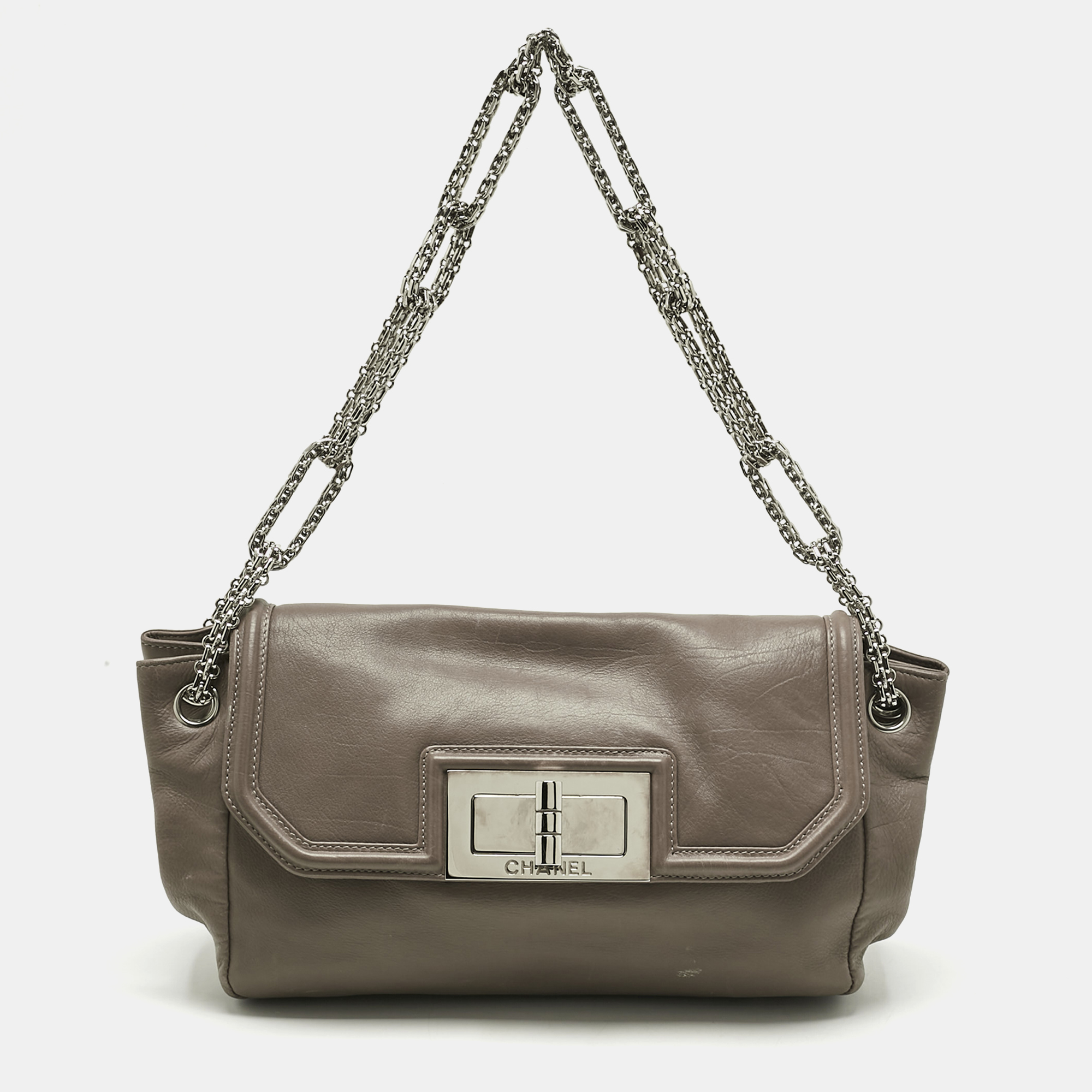 

Chanel Beige Leather Accordion 2.55 Chain Flap Bag